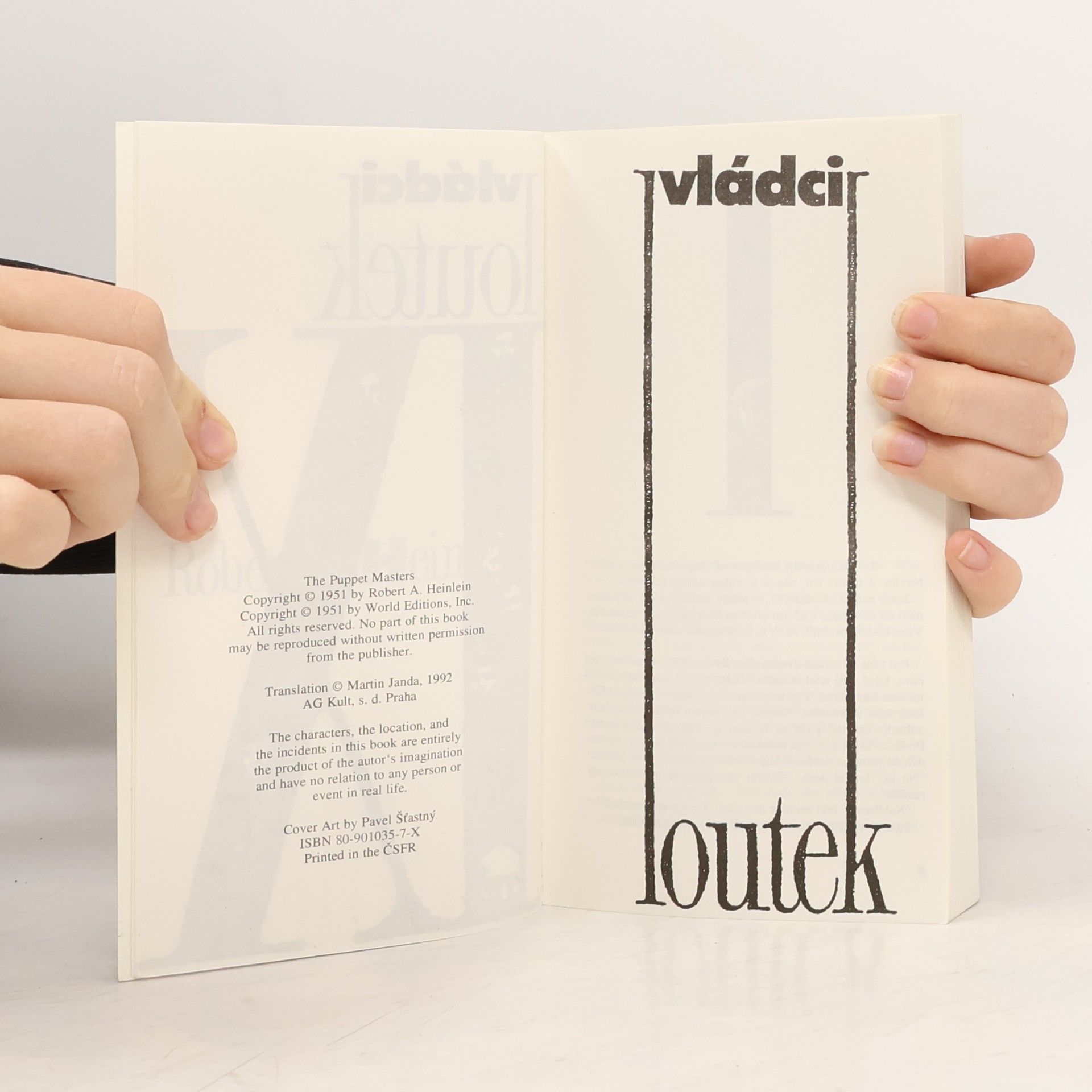 kolektiv Vládci loutek: Attack from Space