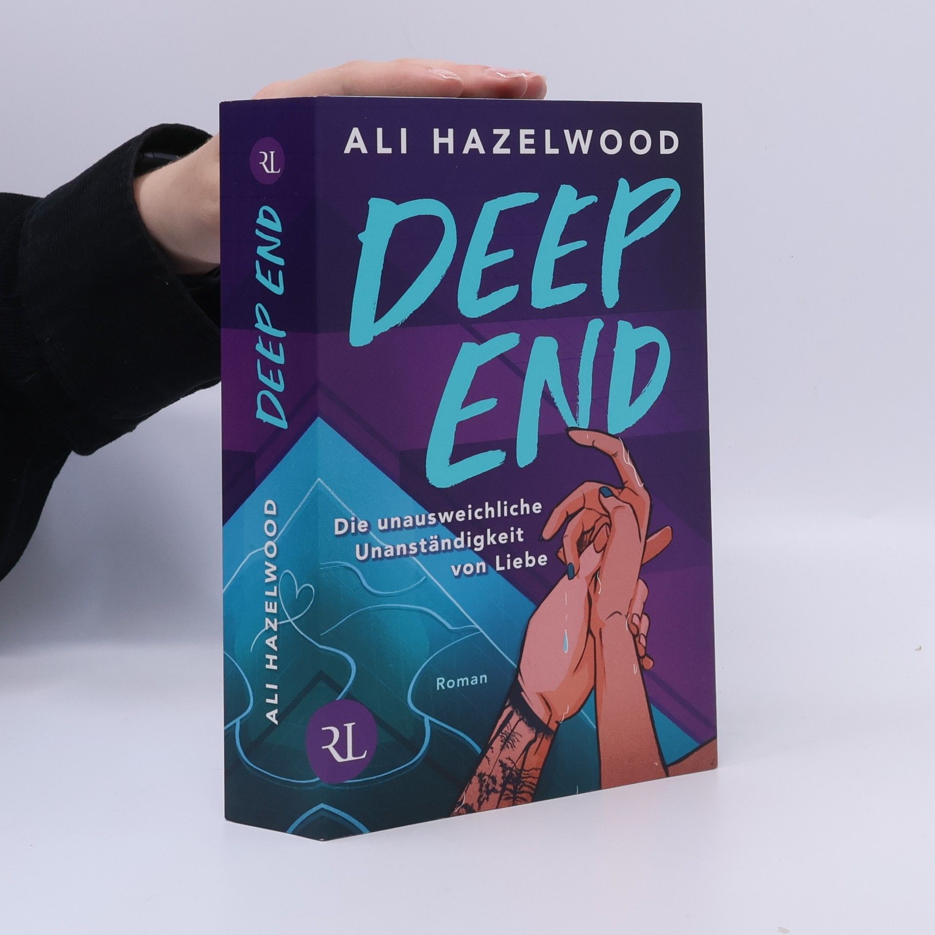 Ali Hazelwood Deep End. Die unausweichliche Unanständigkeit von Liebe