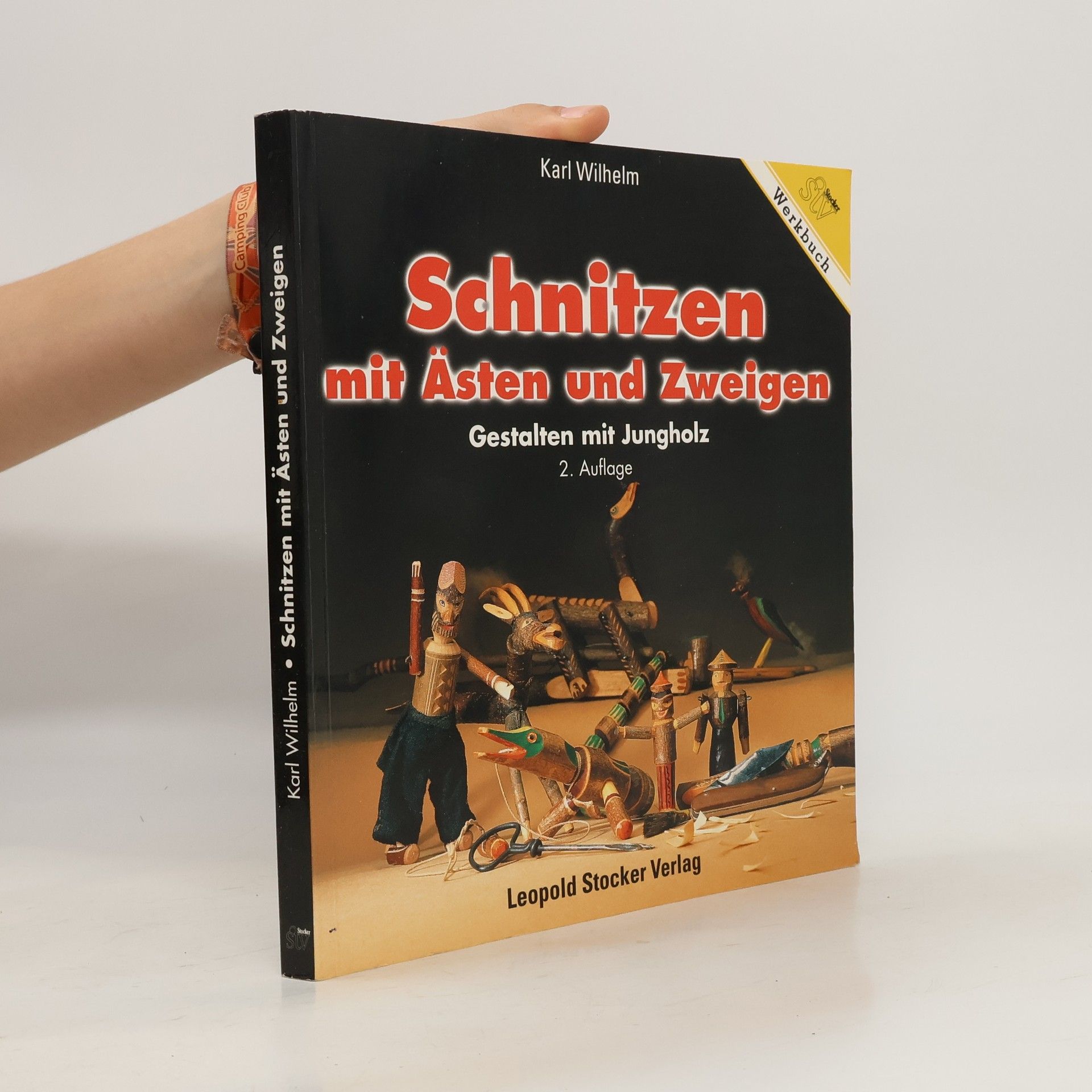 Schnitzen mit Ästen und Zweigen