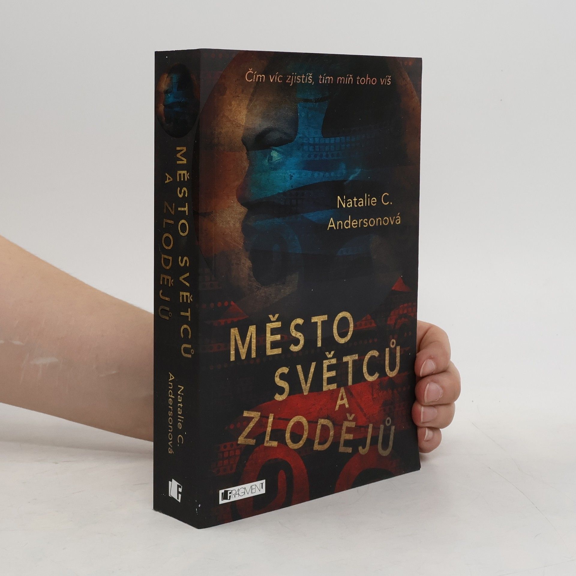 Natalie C. Anderson Město světců a zlodějů