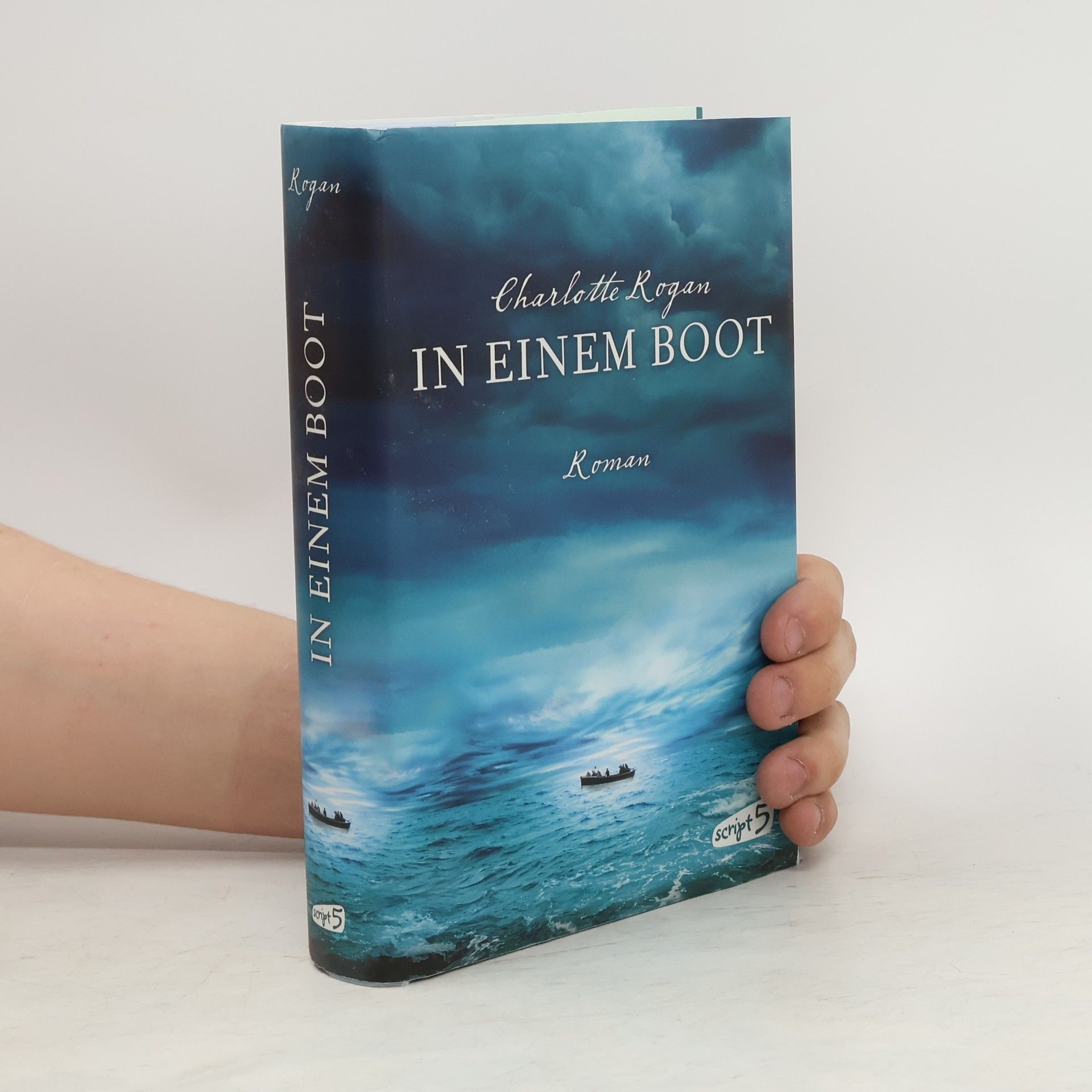 Charlotte Rogan In einem Boot