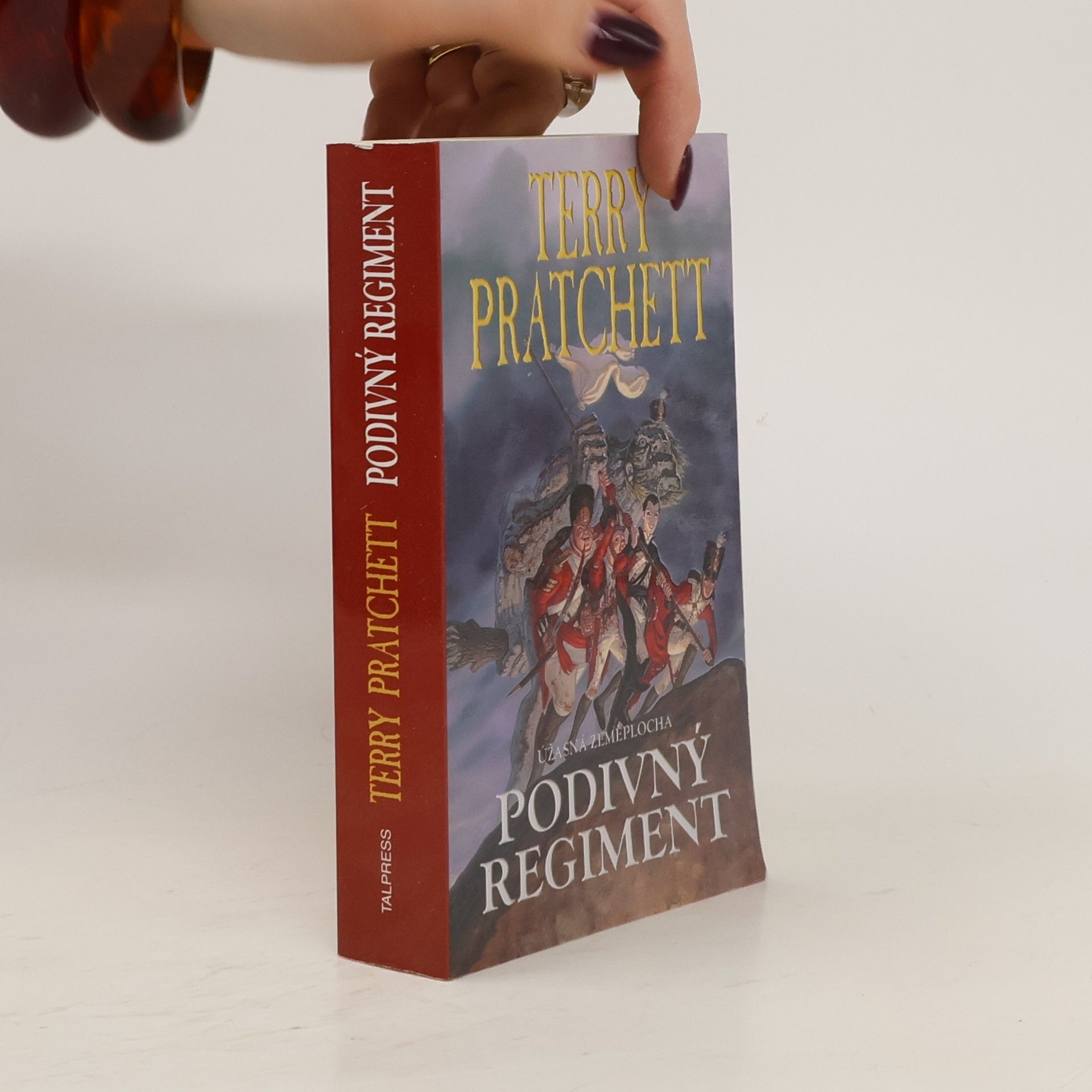 Terry Pratchett Podivný regiment