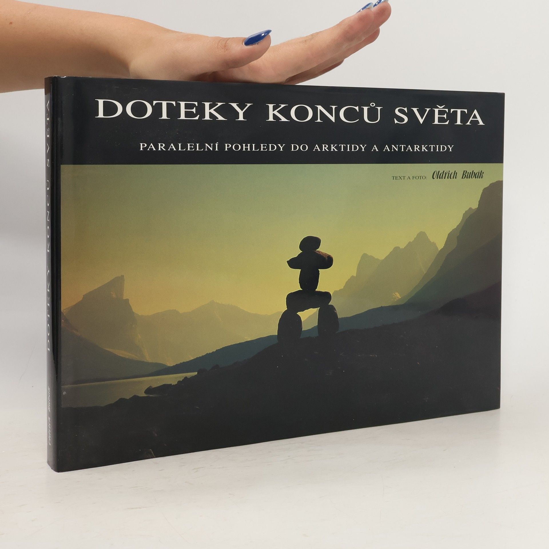 Oldřich Bubák Doteky konců světa: Paralelní pohledy do Arktidy a Antarktidy