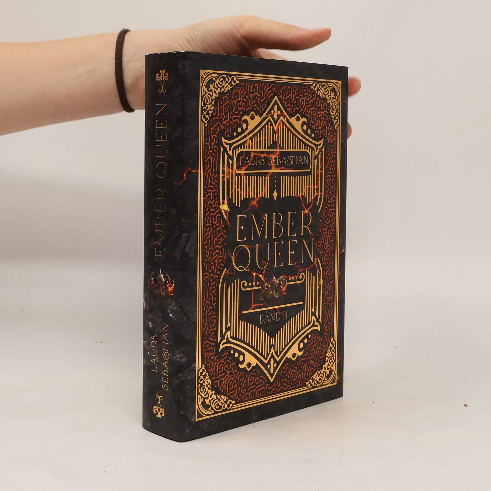 Laura Sebastian Ash Princess Trilogy 3. Ember Queen