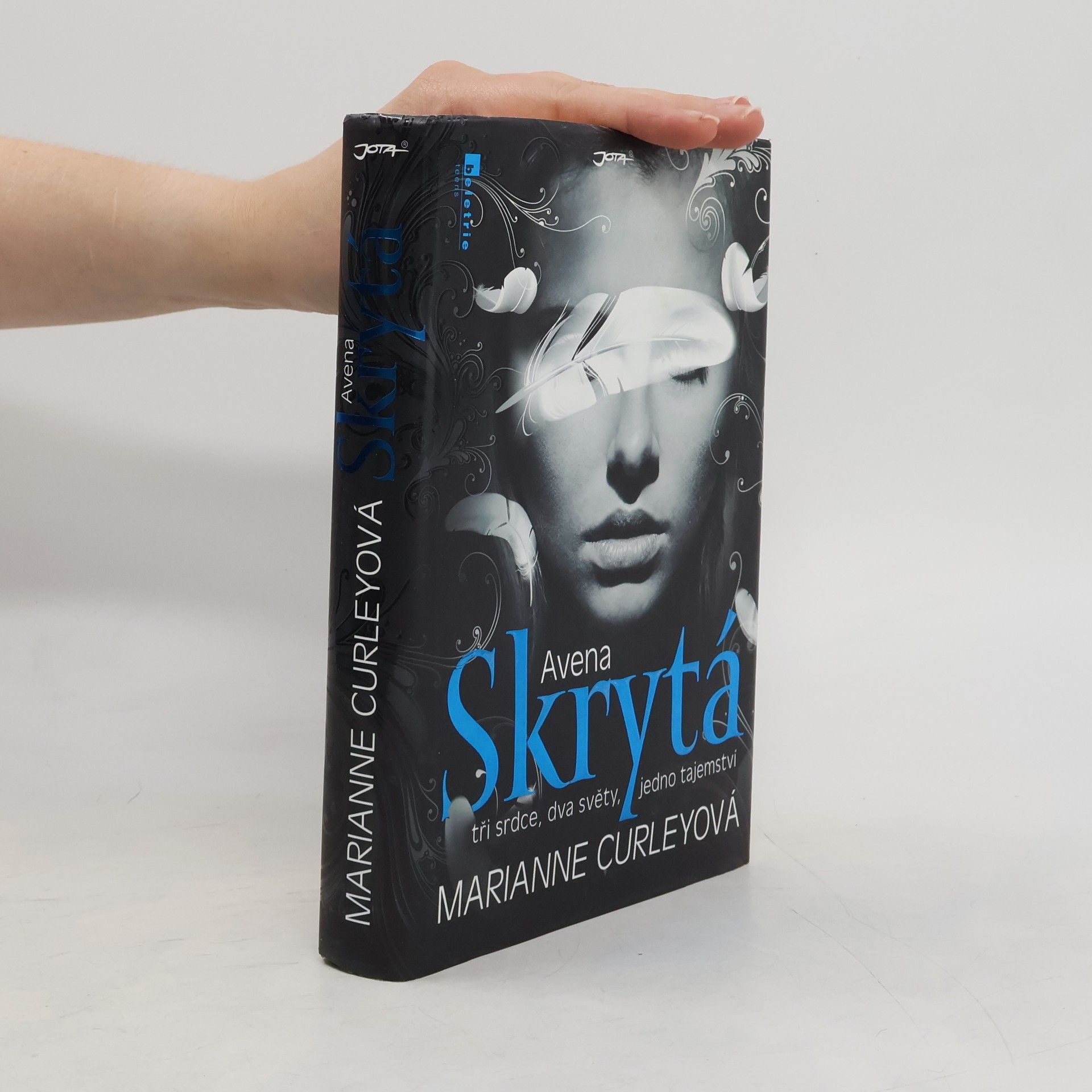 Marianne Curley Avena. Skrytá
