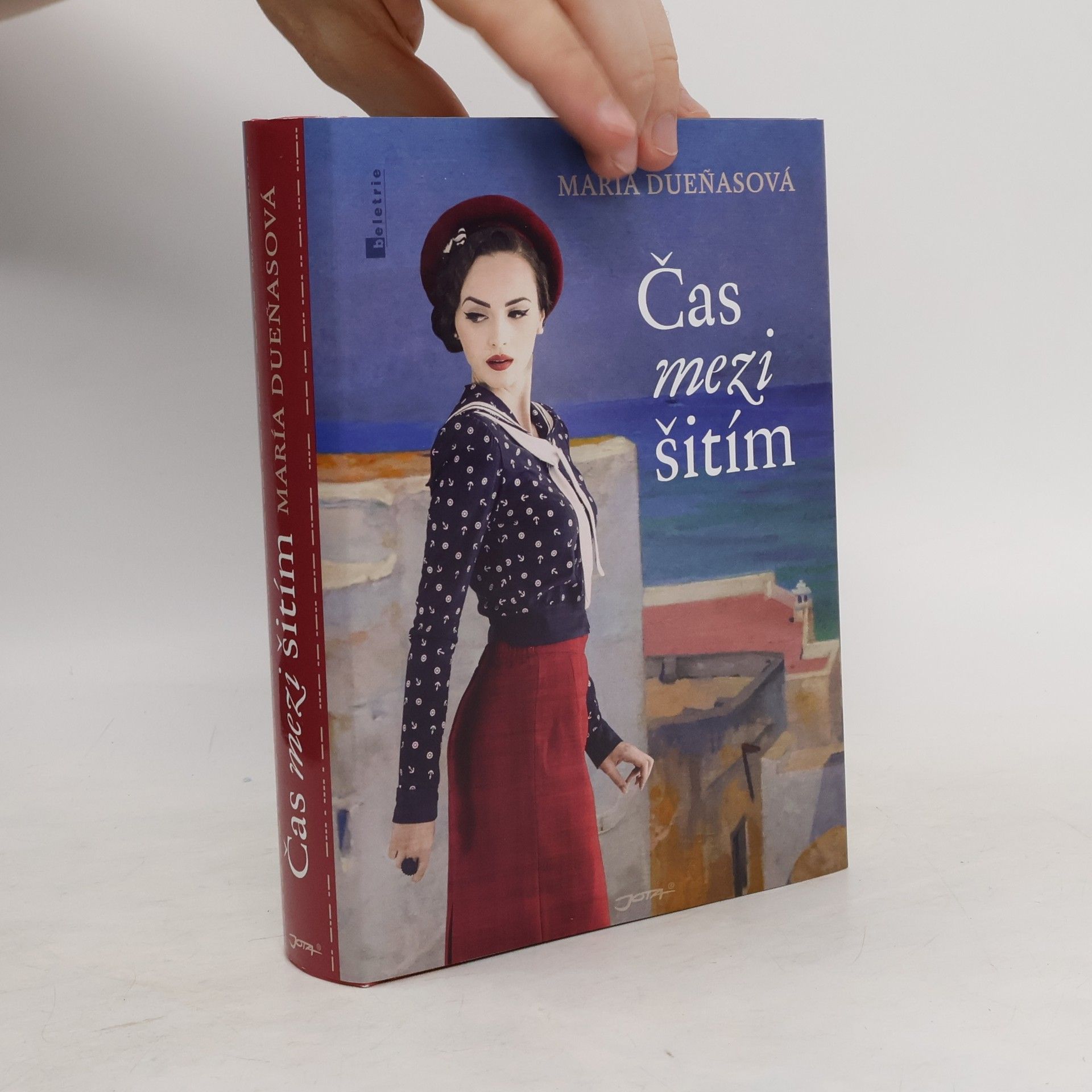 María Dueñas Čas mezi šitím