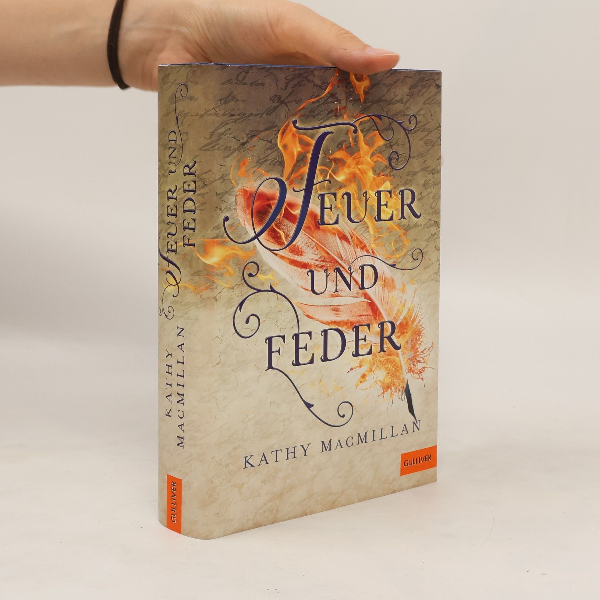 Kathy MacMillan Feuer und Feder