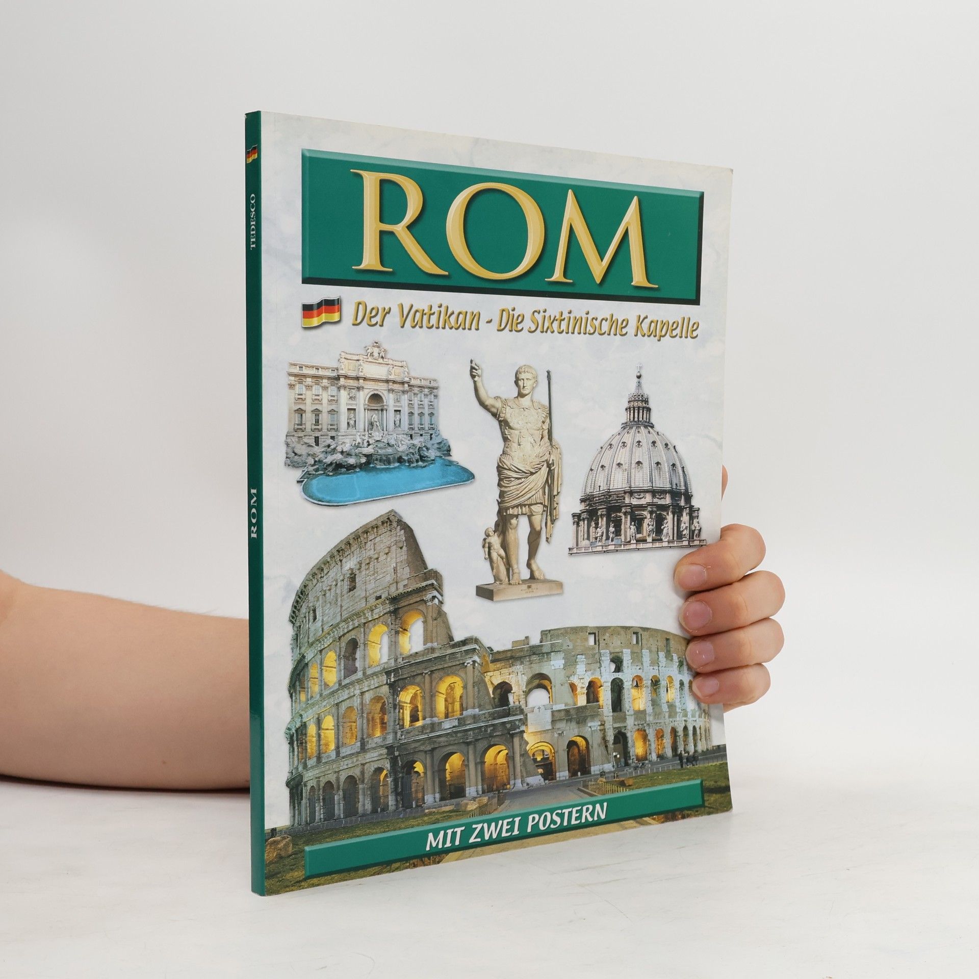 Collective Rom mit zwei Postern
