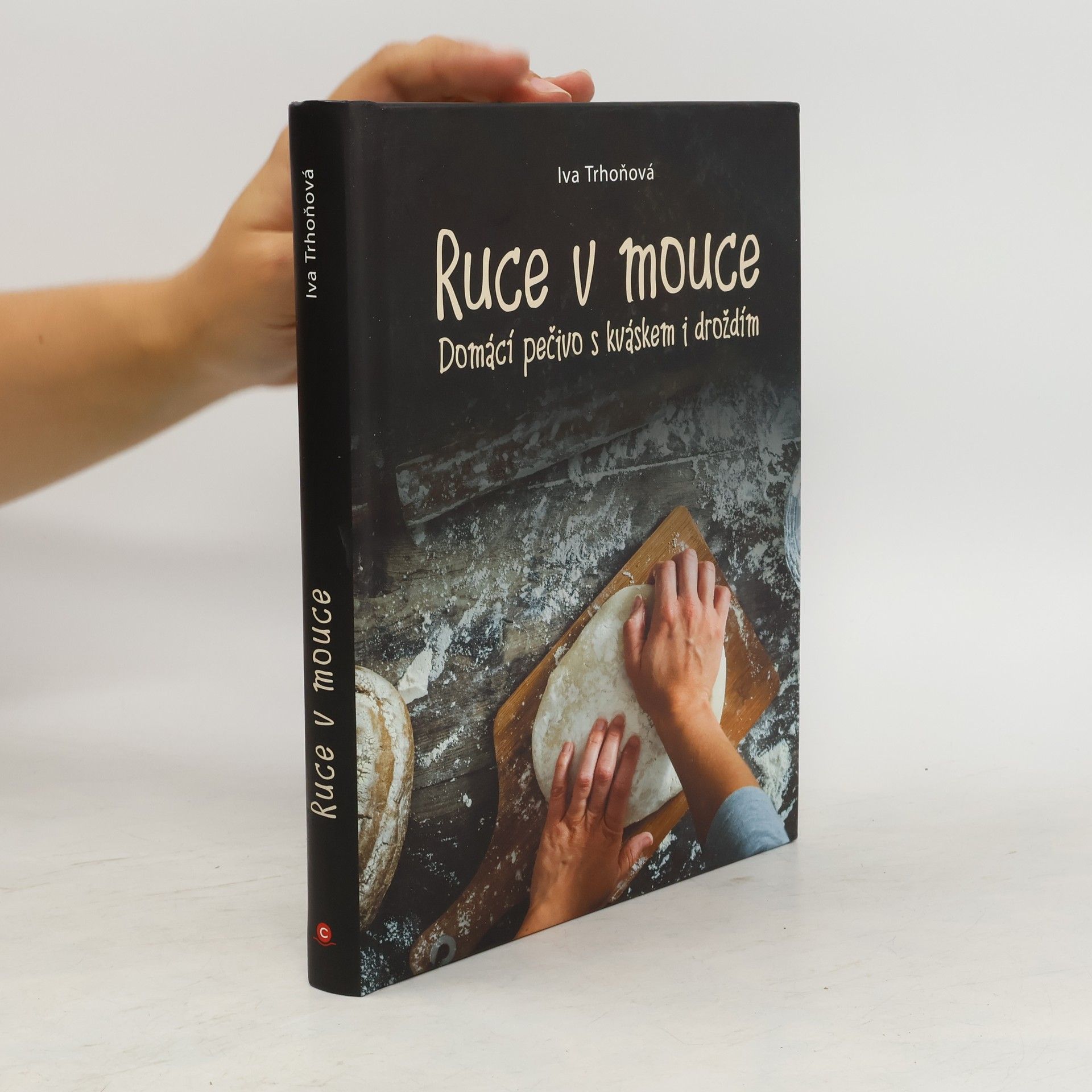 Iva Trhoňová Ruce v mouce