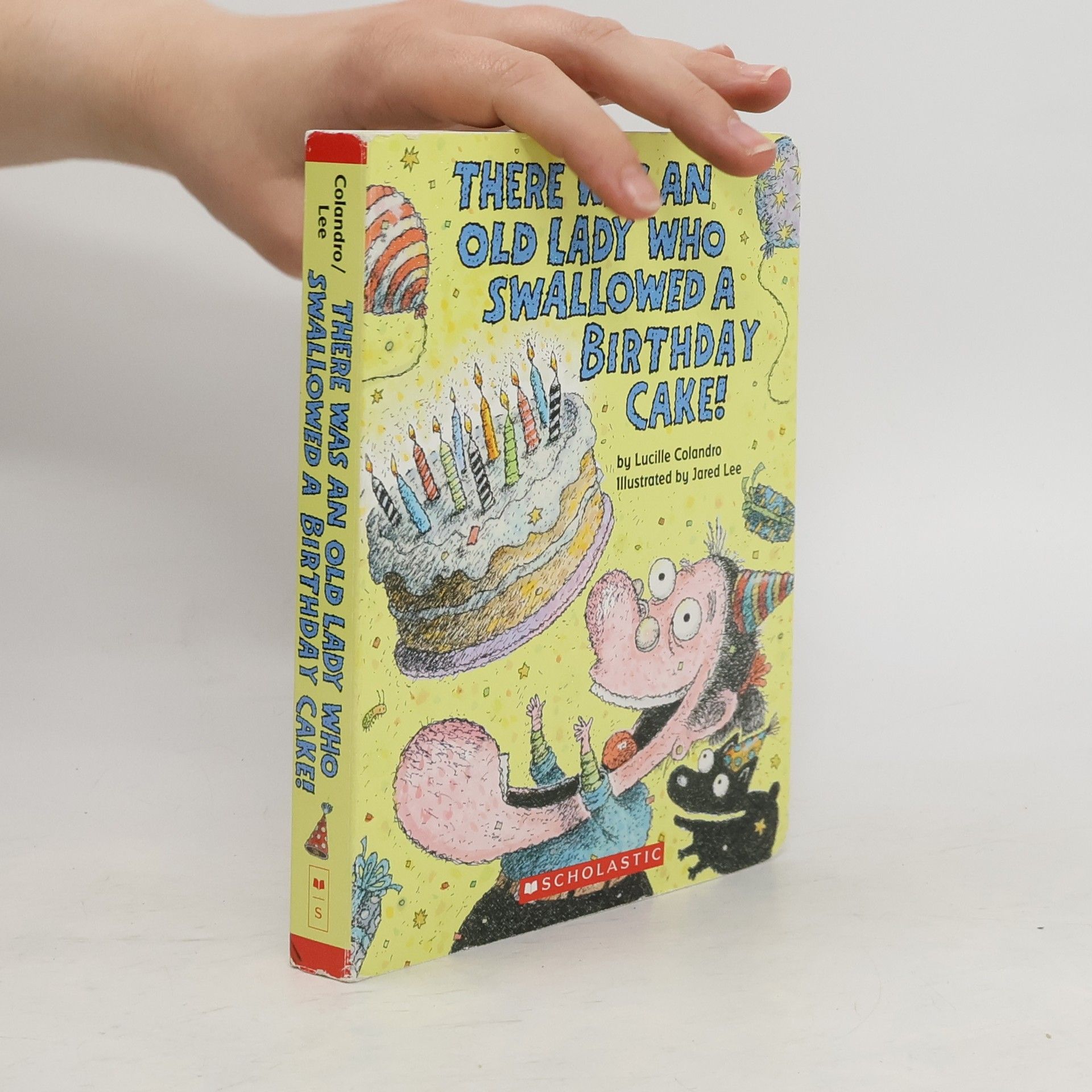 Lucille Colandro There Was an Old Lady Who Swallowed a Birthday Cake (Board Book)