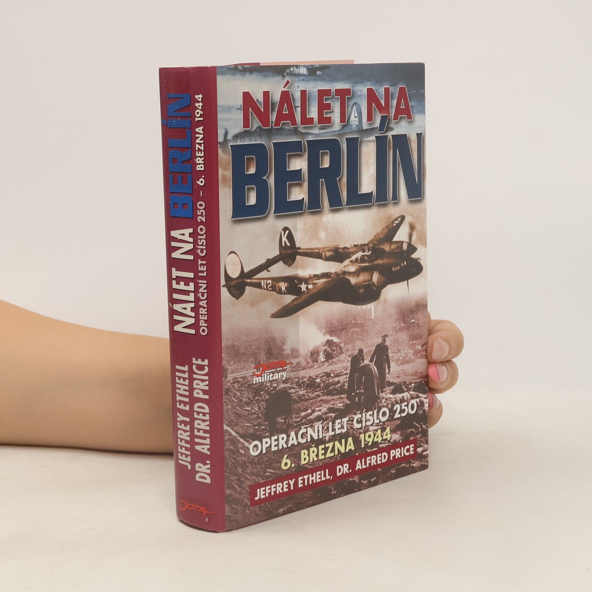 Jeffrey L. Ethell Nálet na Berlín