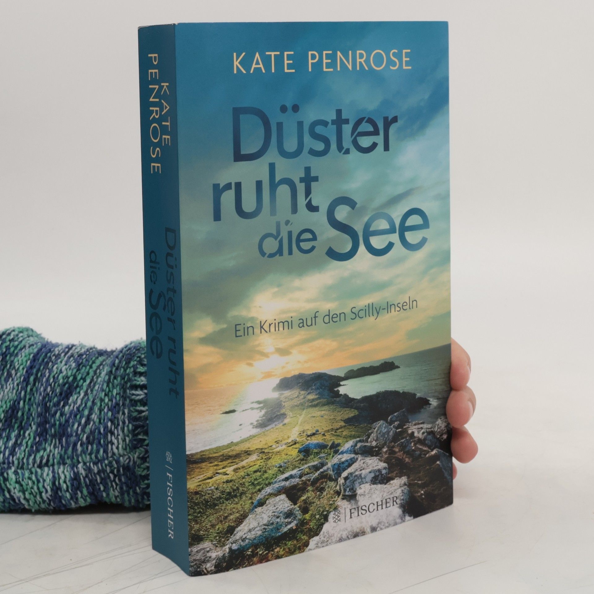 Kate Penrose Düster ruht die See
