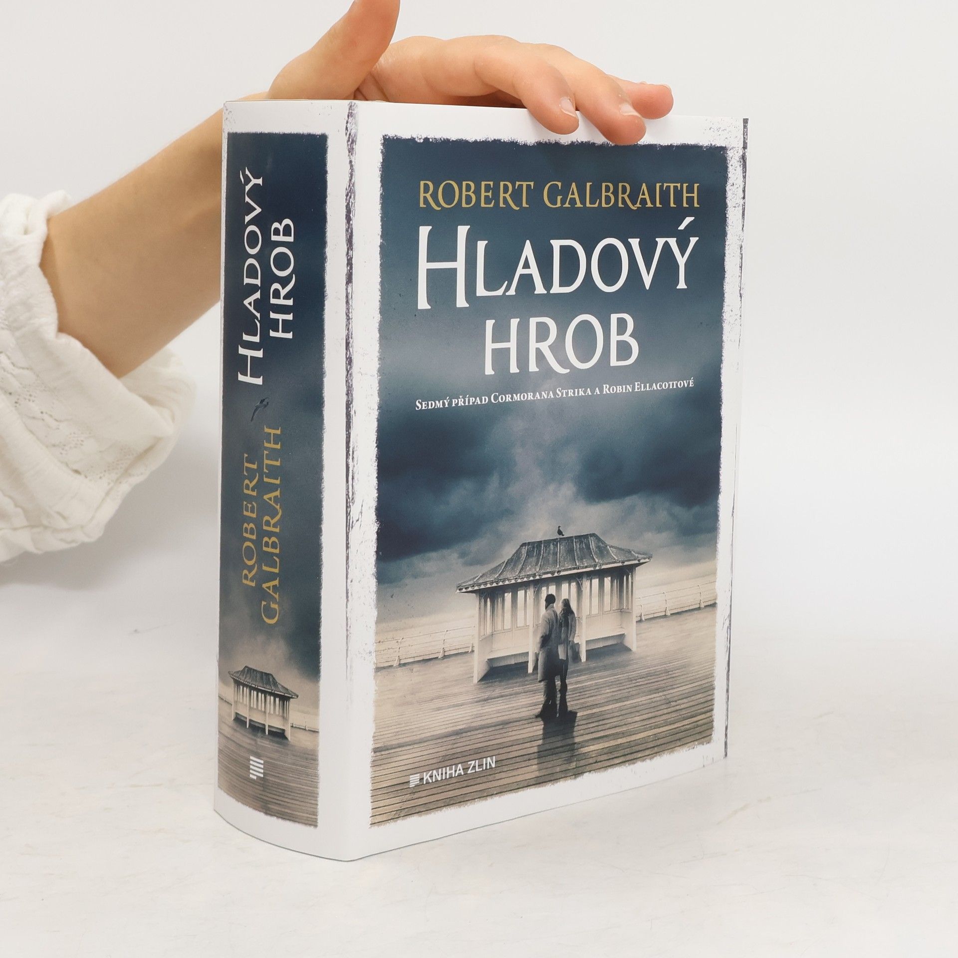 Robert Galbraith Hladový hrob