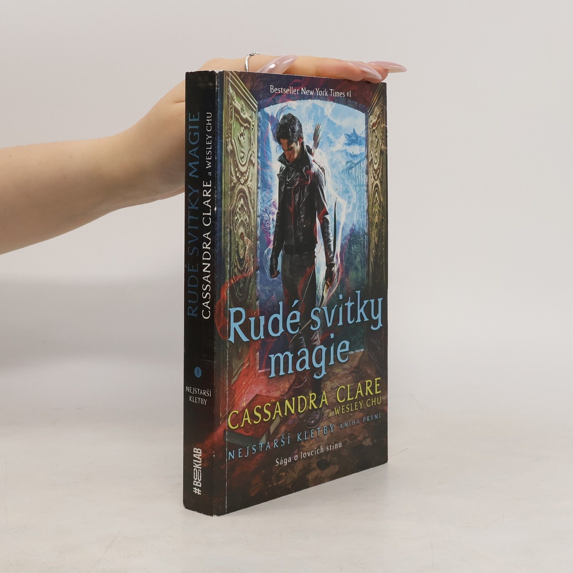 Cassandra Clare Nejstarší kletby. Kniha první, Rudé svitky magie