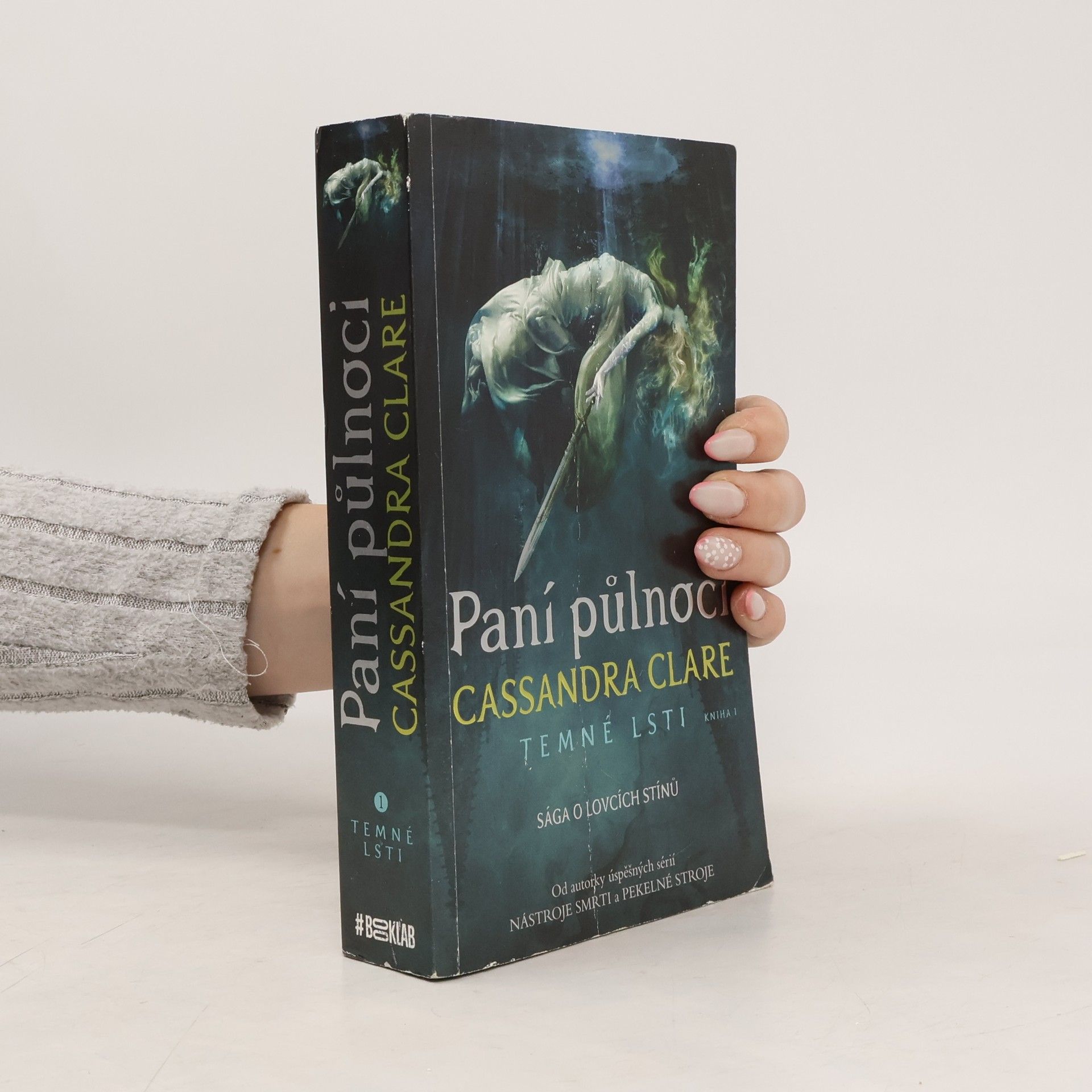 Cassandra Clare Temné lsti. Kniha první, Paní půlnoci