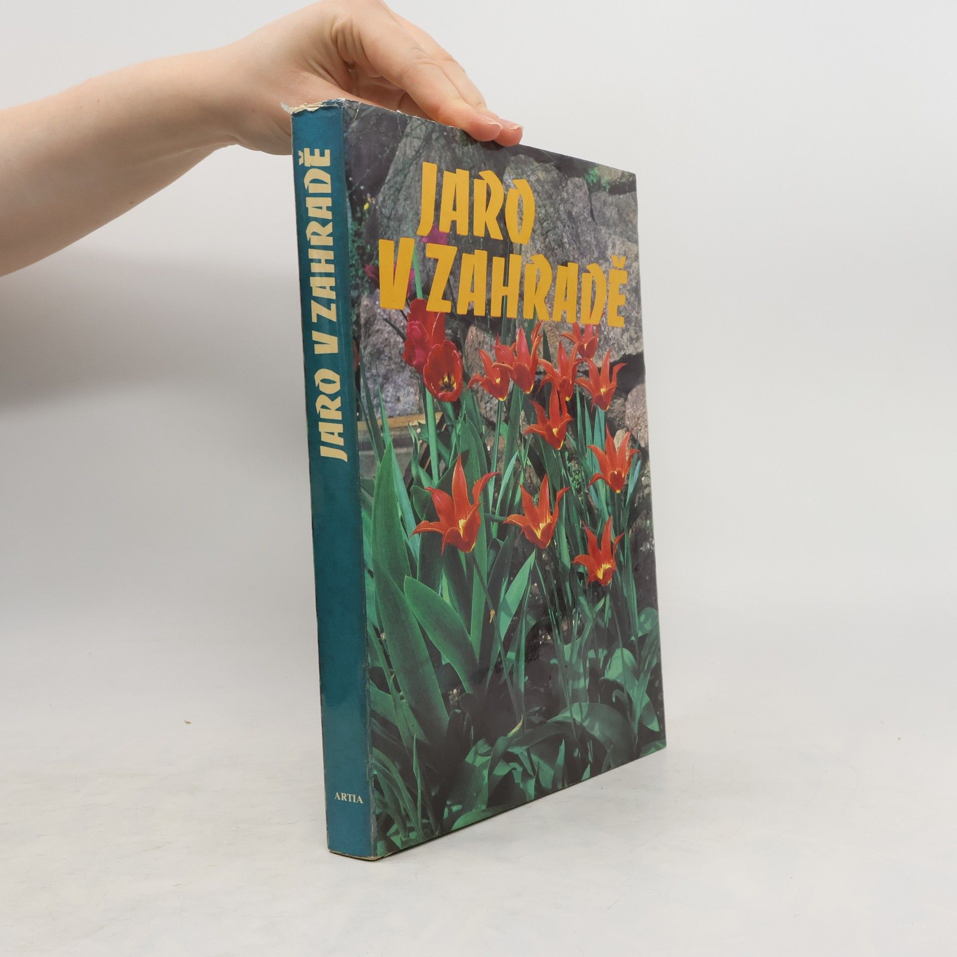 Karel Floss Jaro v zahradě