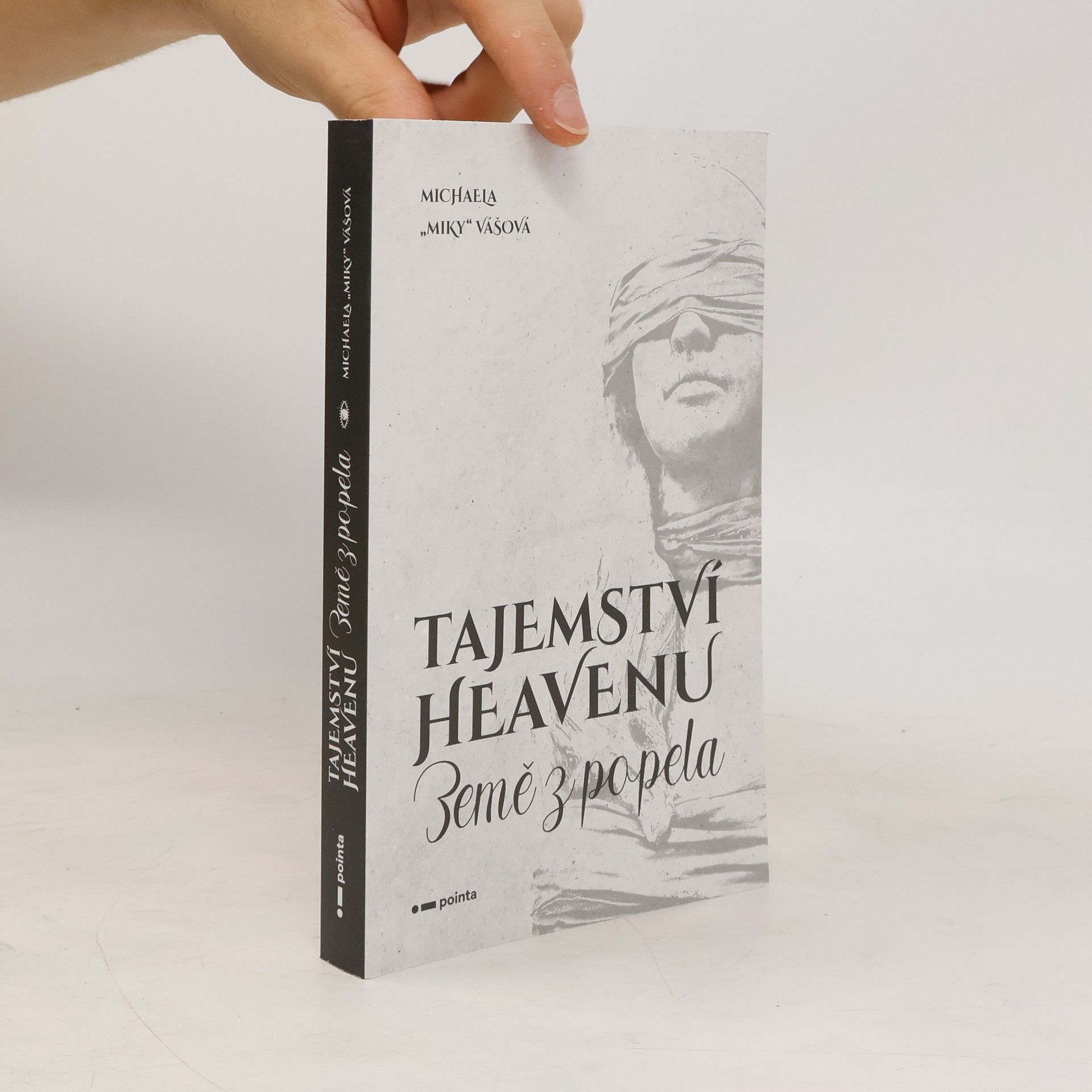 Michaela Vášová Tajemství Heavenu. Země z popela