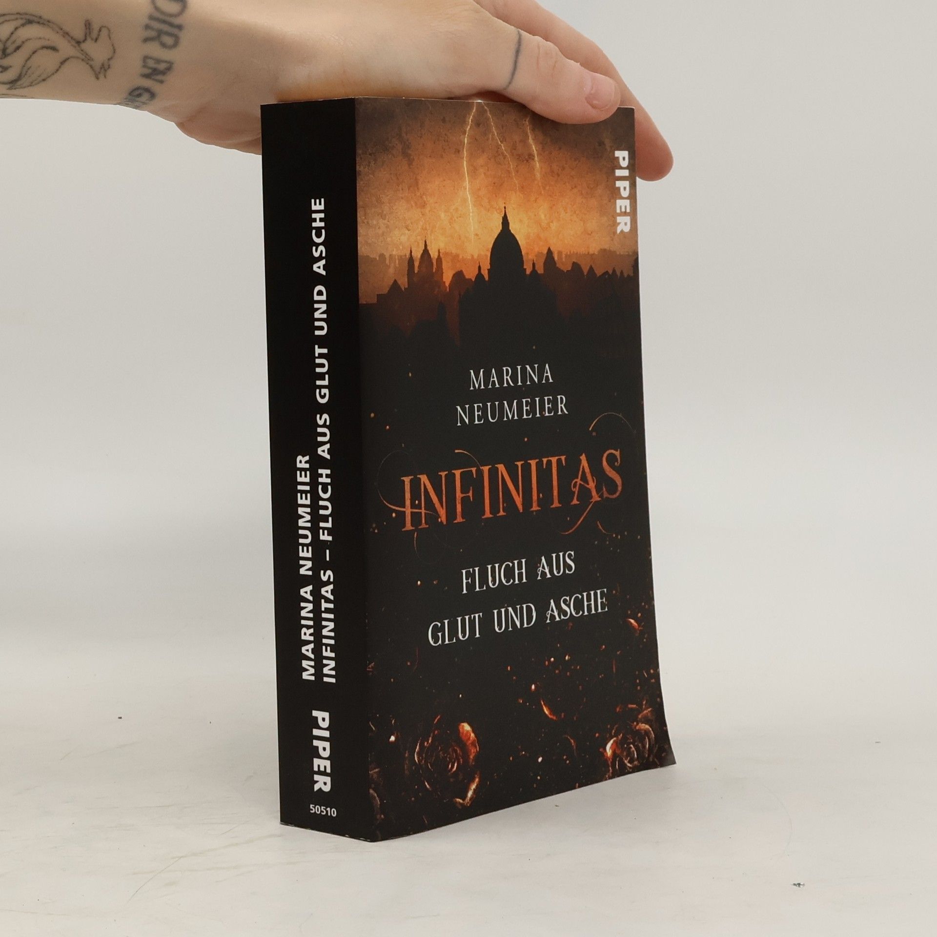 Marina Neumeier Infinitas – Fluch aus Glut und Asche