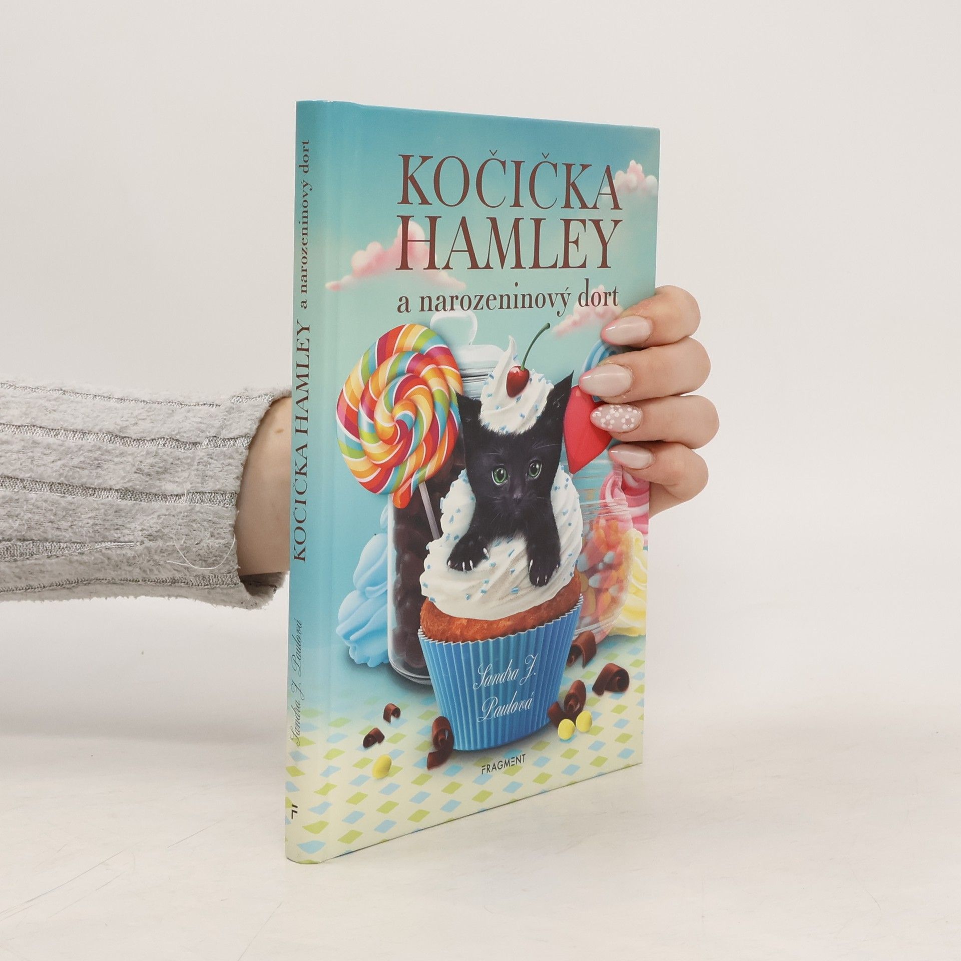 Sandra J. Paul Kočička Hamley a narozeninový dort