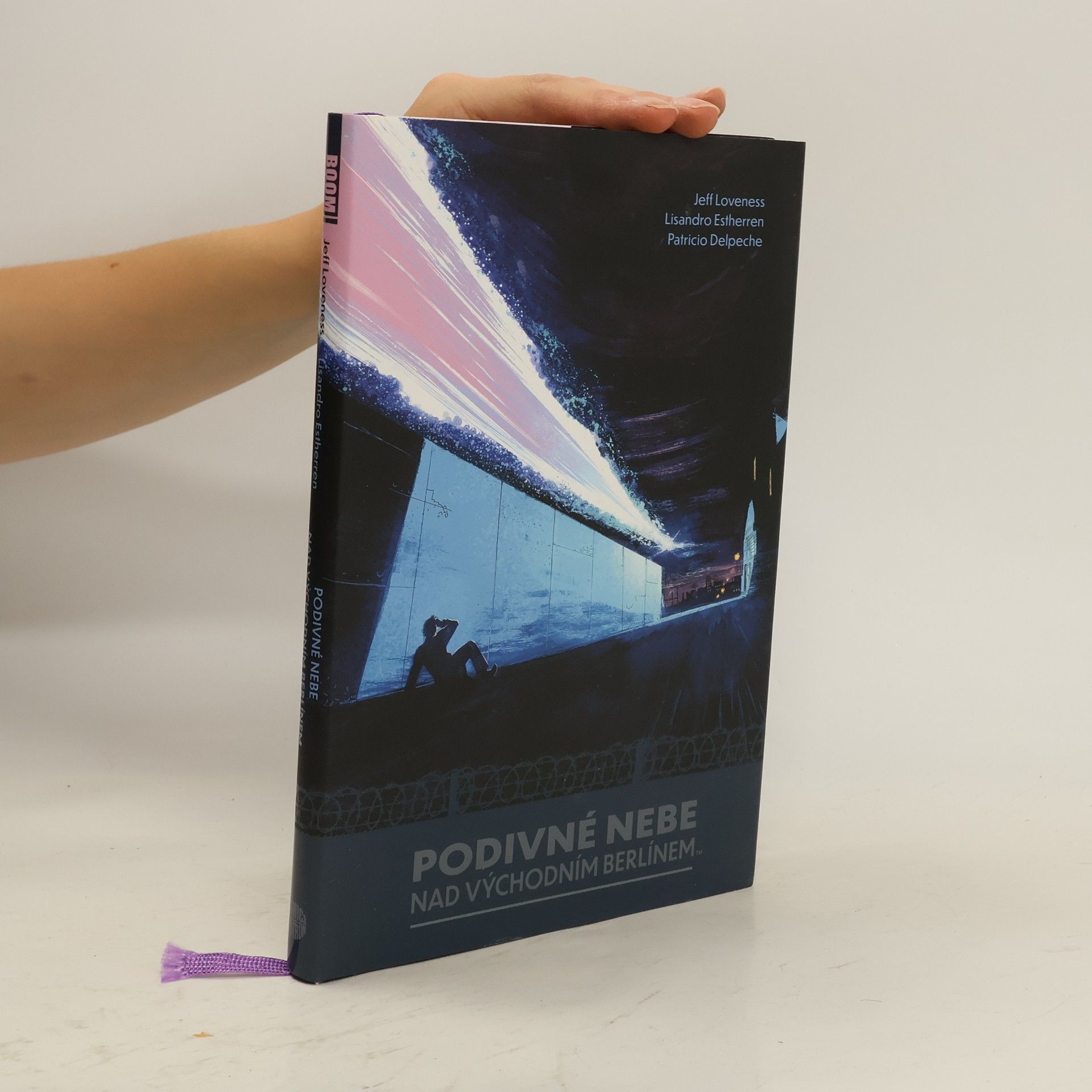 Jeff Loveness Podivné nebe nad východním Berlínem