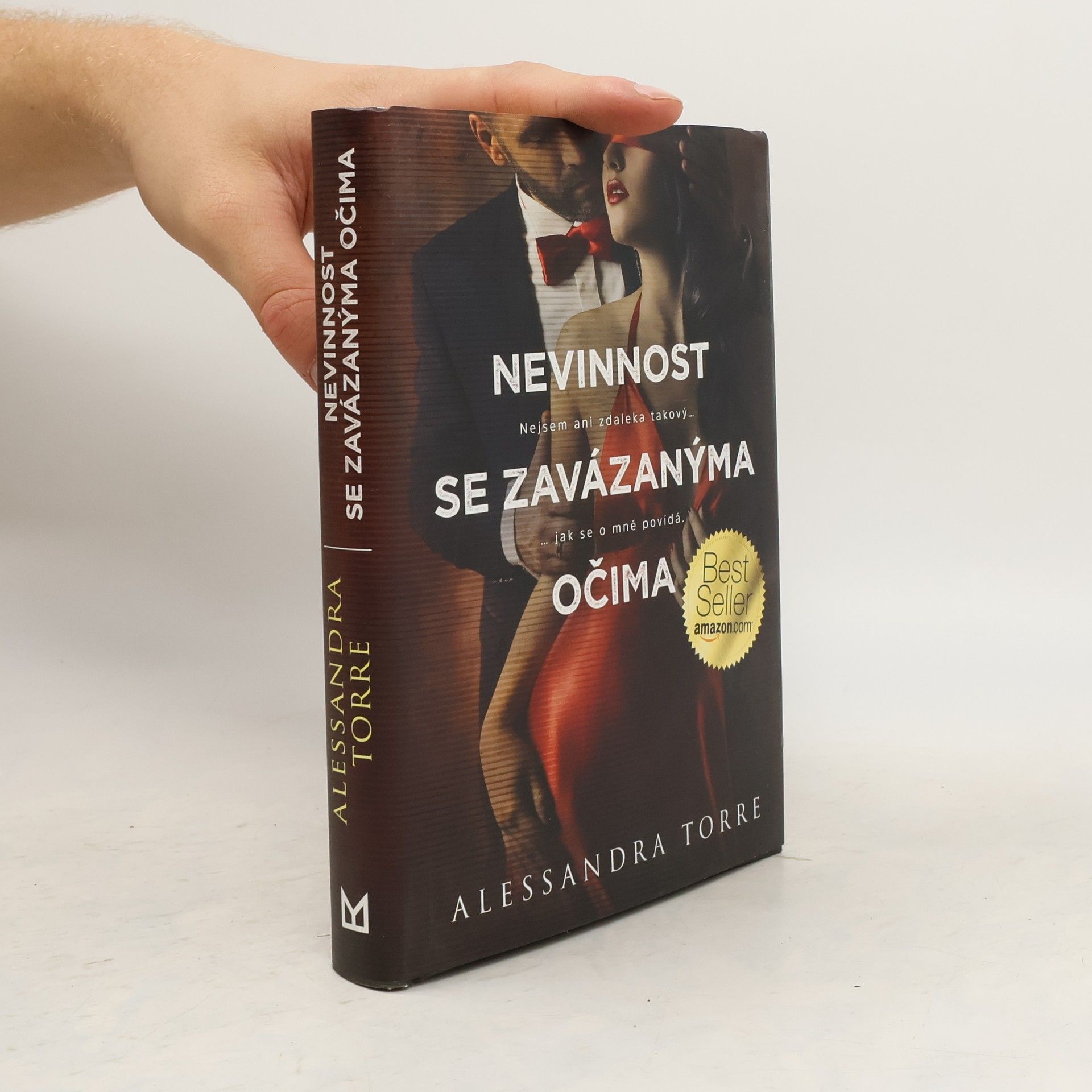 Alessandra Torre Nevinnost se závazanýma očima