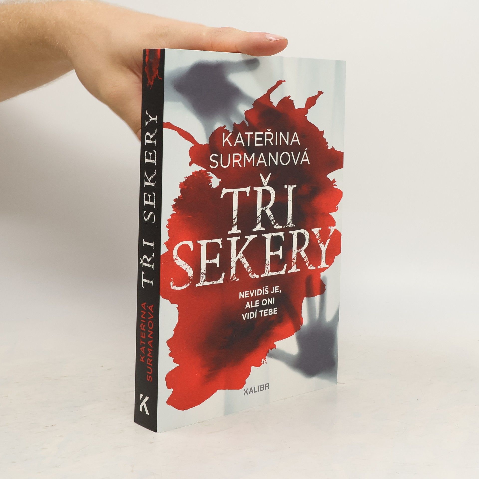 Kateřina Surmanová Tři Sekery. Nevidíš je, ale oni vidí tebe