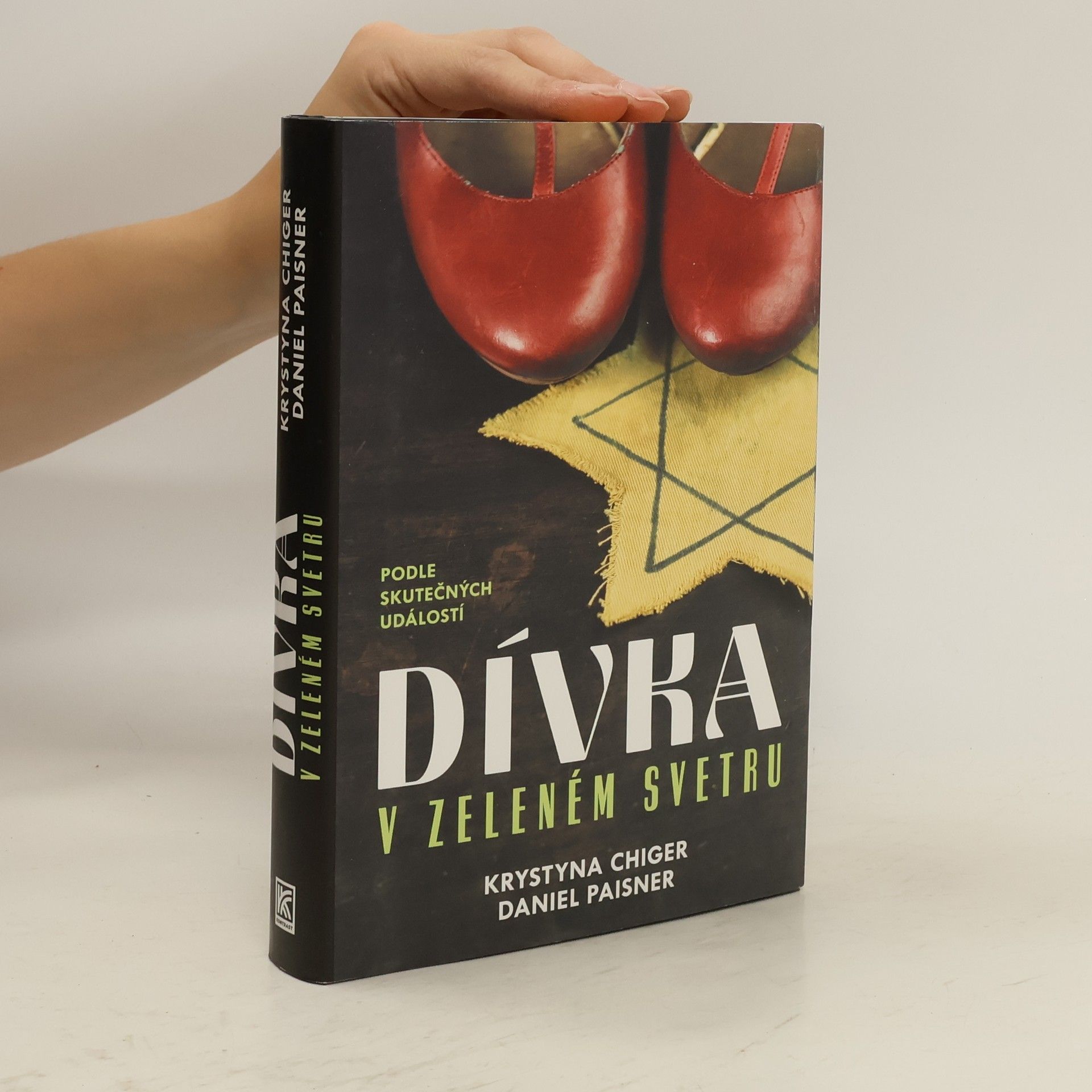 Dívka v zeleném svetru