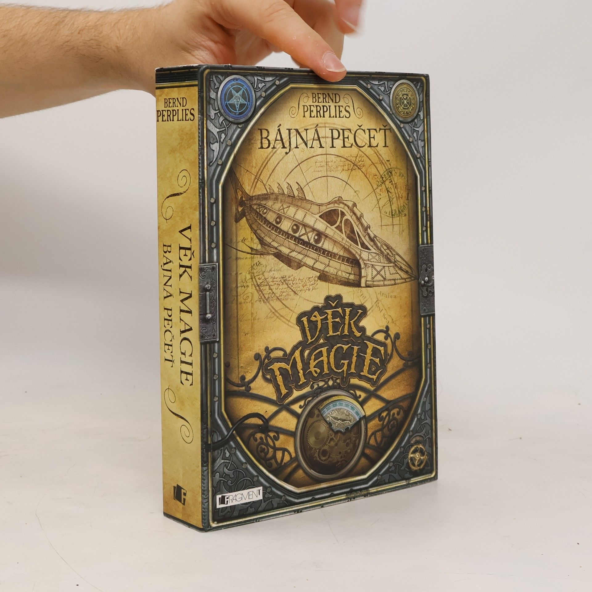 Bernd Perplies Věk magie. Bájná pečeť