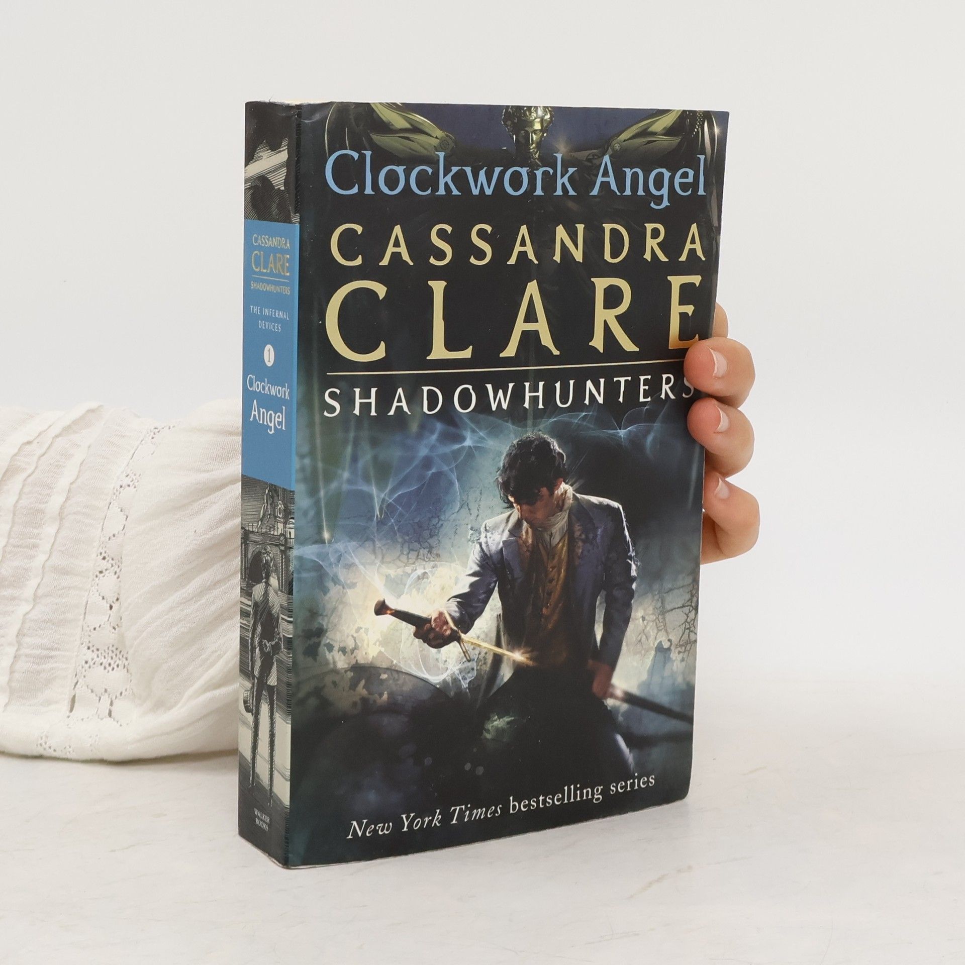 Cassandra Clare The infernal devices, book one. Clockwork angel
