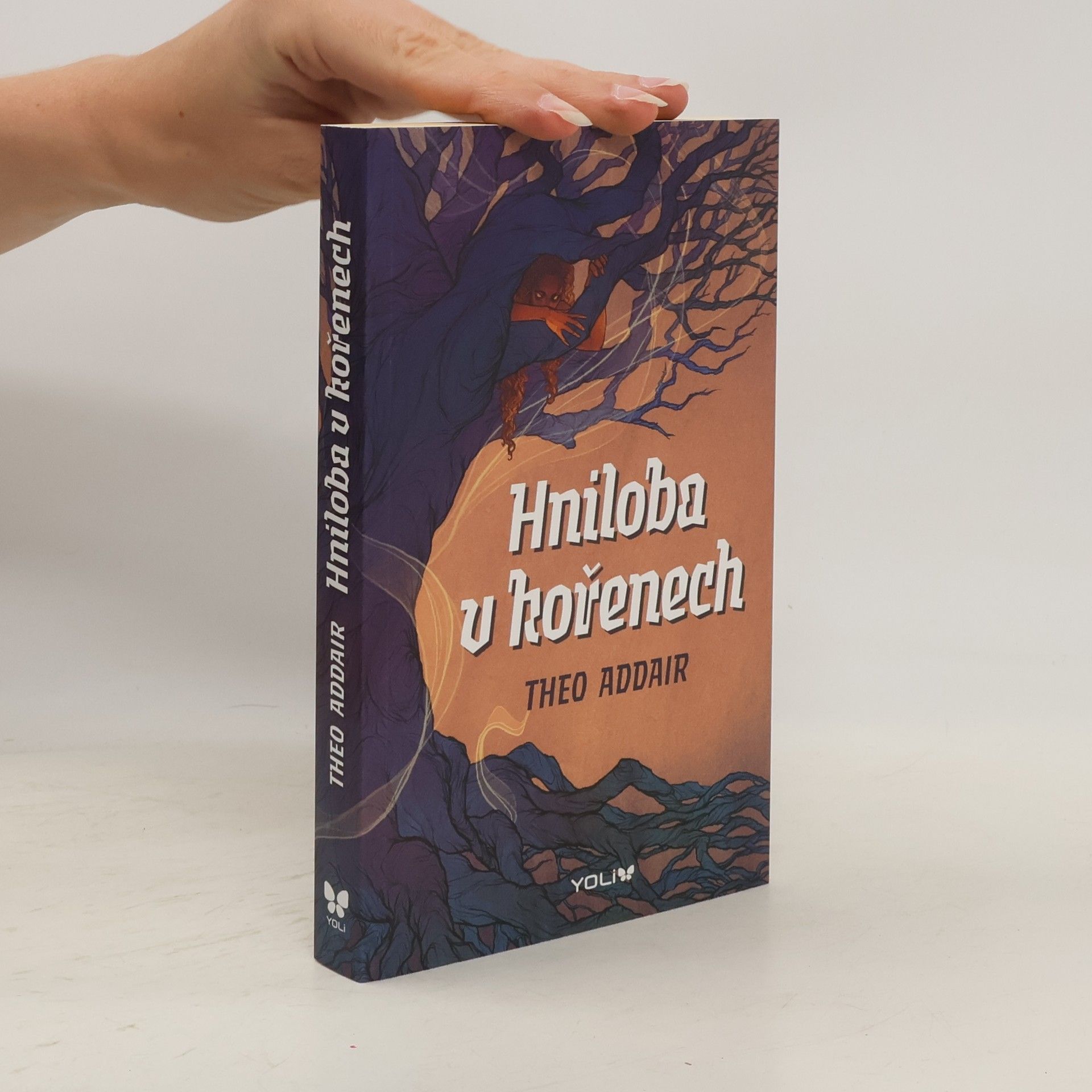 Theo Addair Hniloba v kořenech