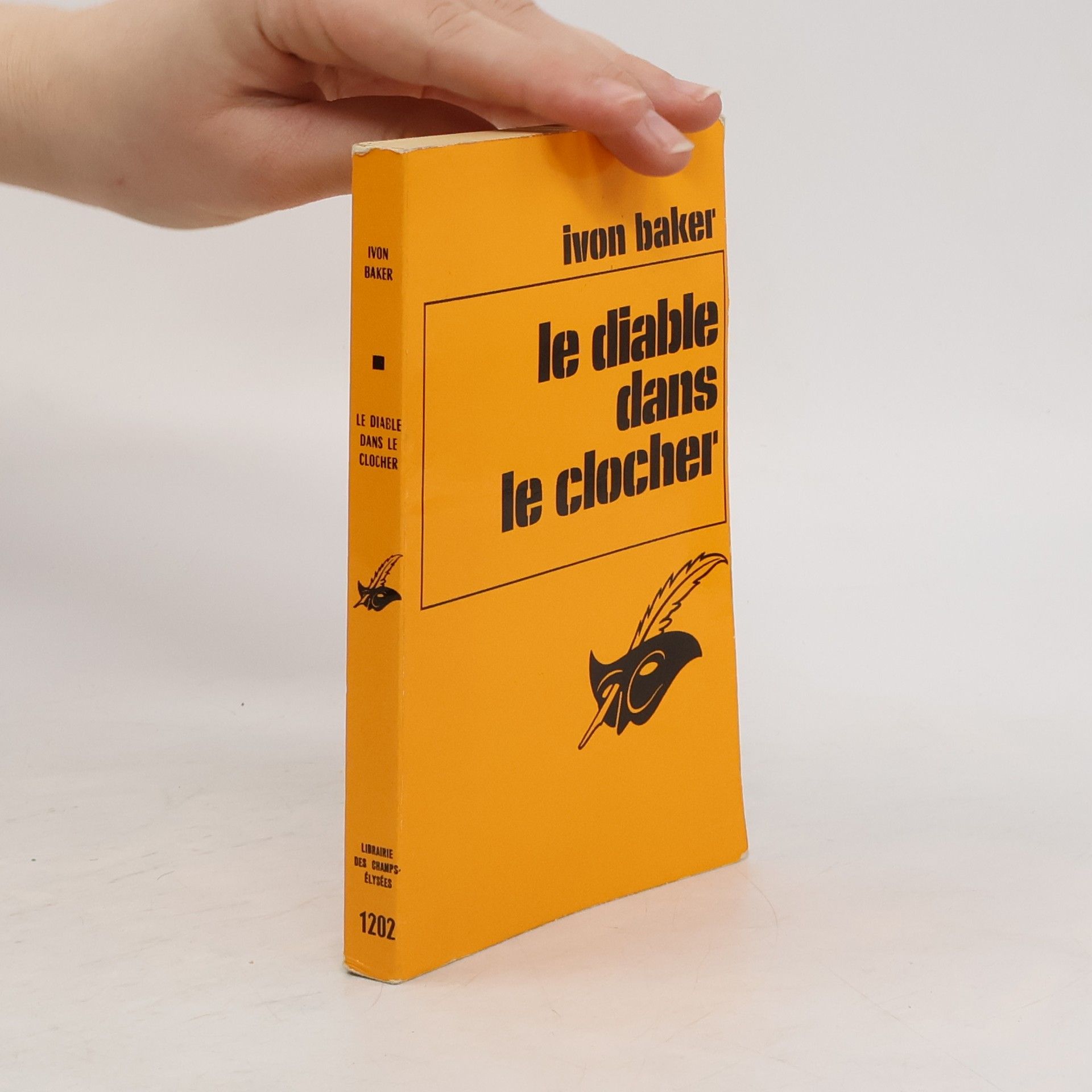 Ivon Baker Le Diable dans le cloche