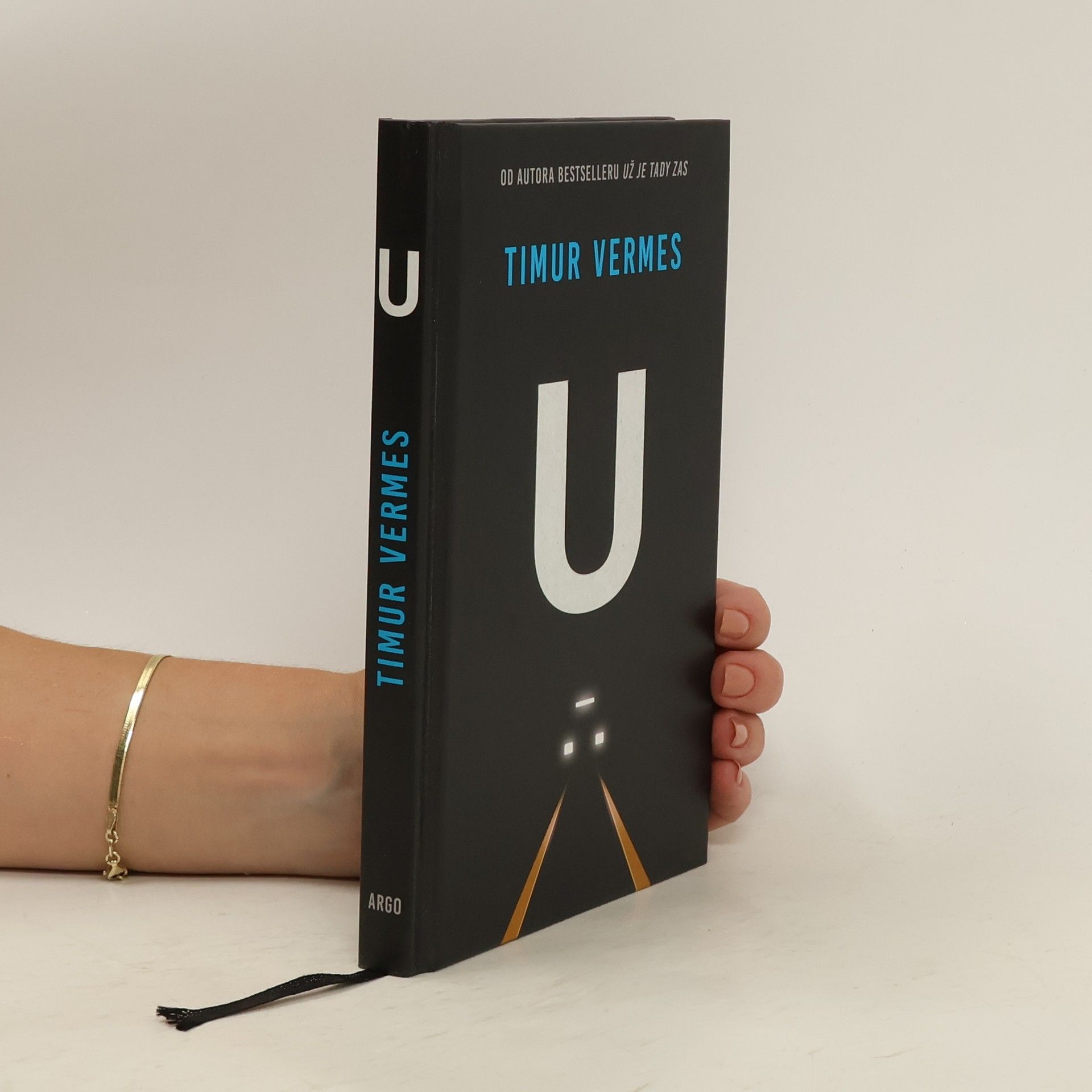 Timur Vermes U : ztraceni v metru