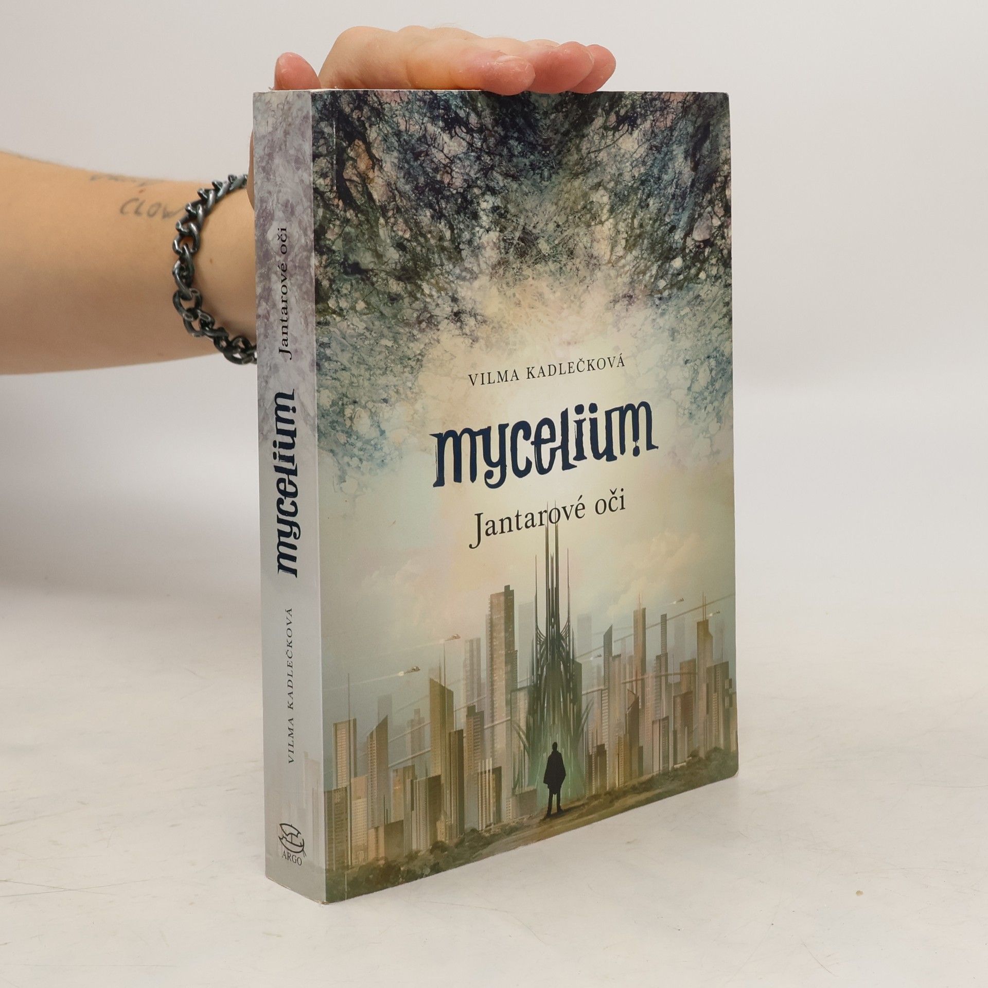 Vilma Kadlečková Mycelium. Jantarové oči