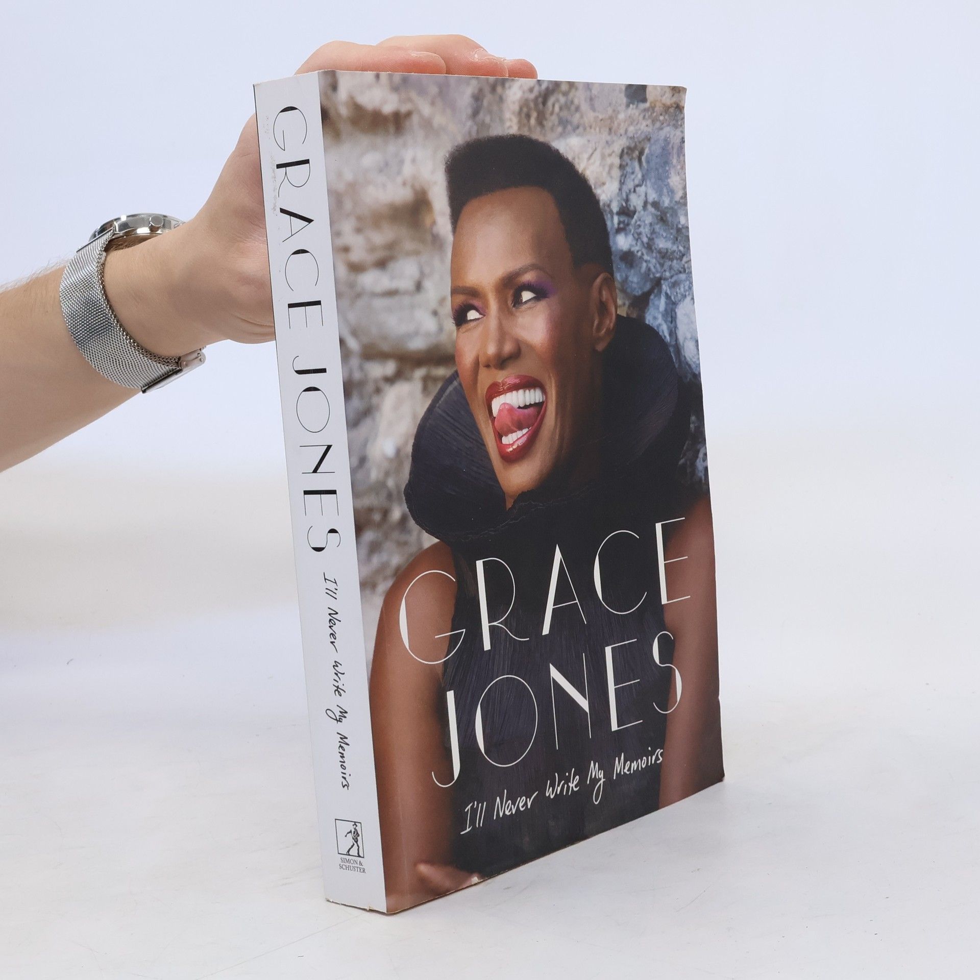 Grace Jones Als Funker an den Brennpunkten der Front