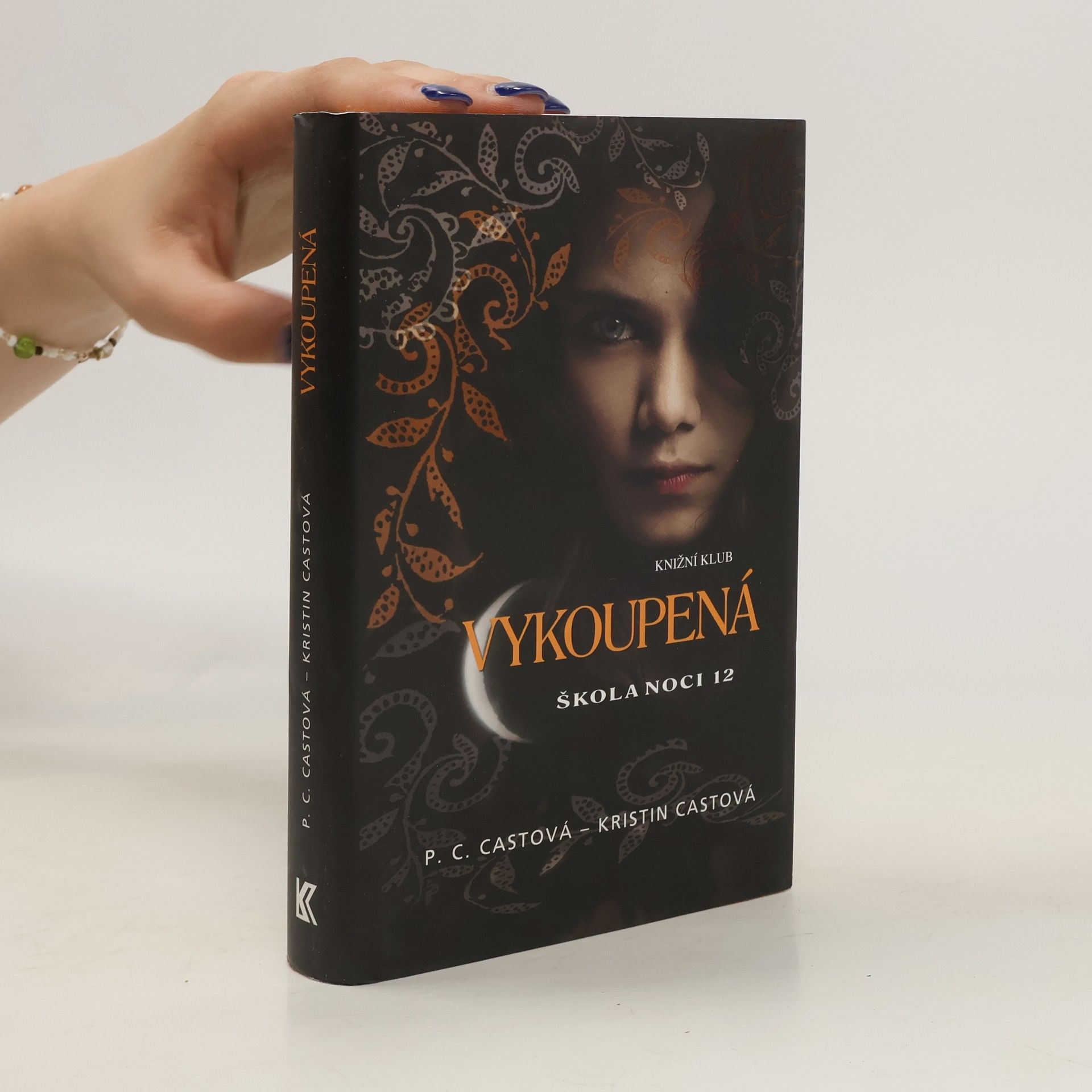 Phyllis Christine Cast Škola noci 12 : Vykoupená