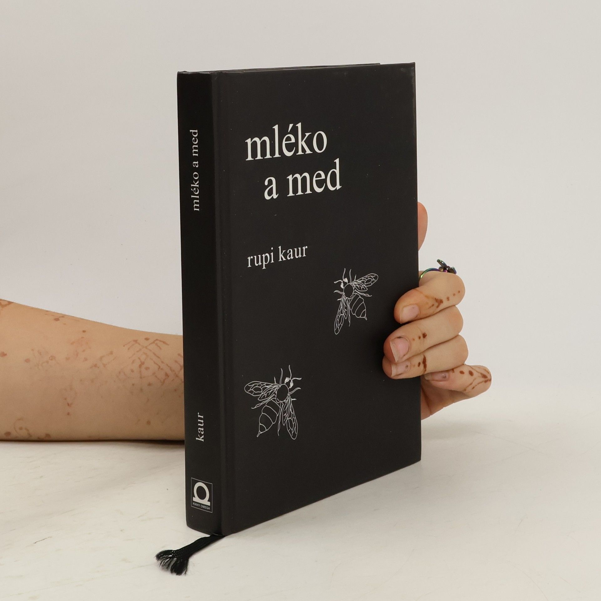Rupi Kaur Mléko a med