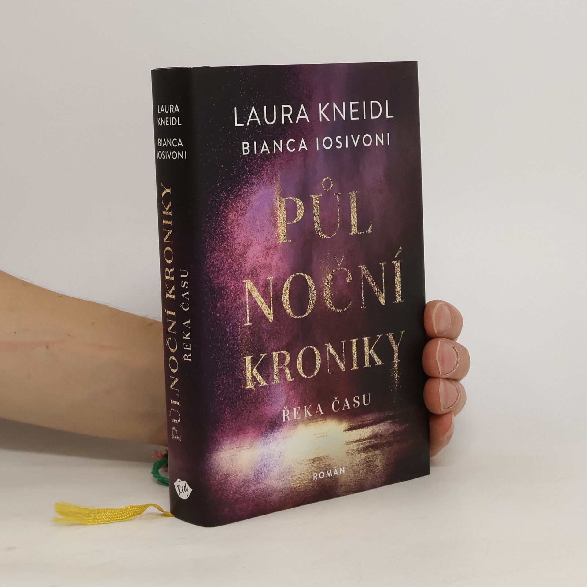 Laura Kneidl Půlnoční kroniky. Řeka času