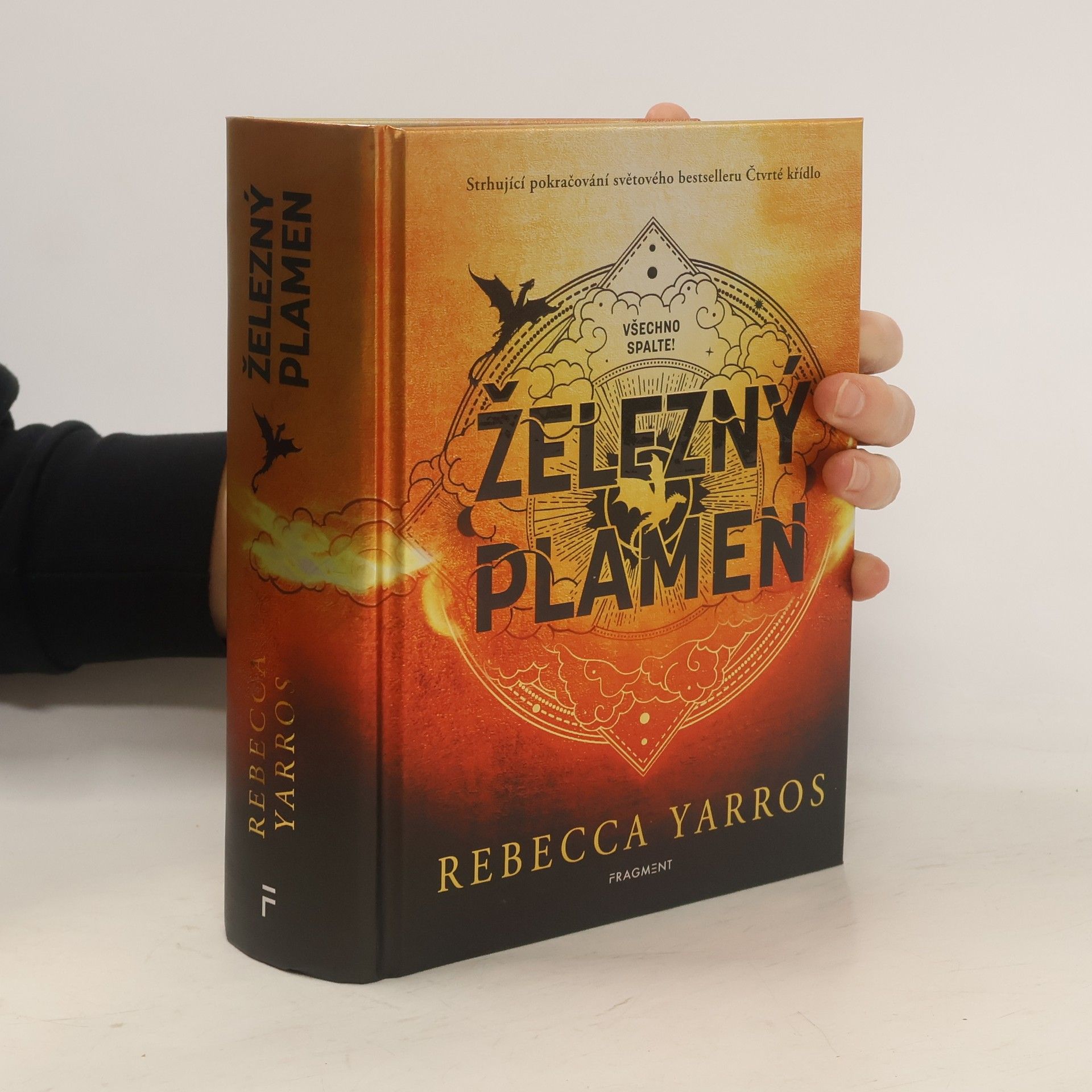 Rebecca Yarros Železný plamen