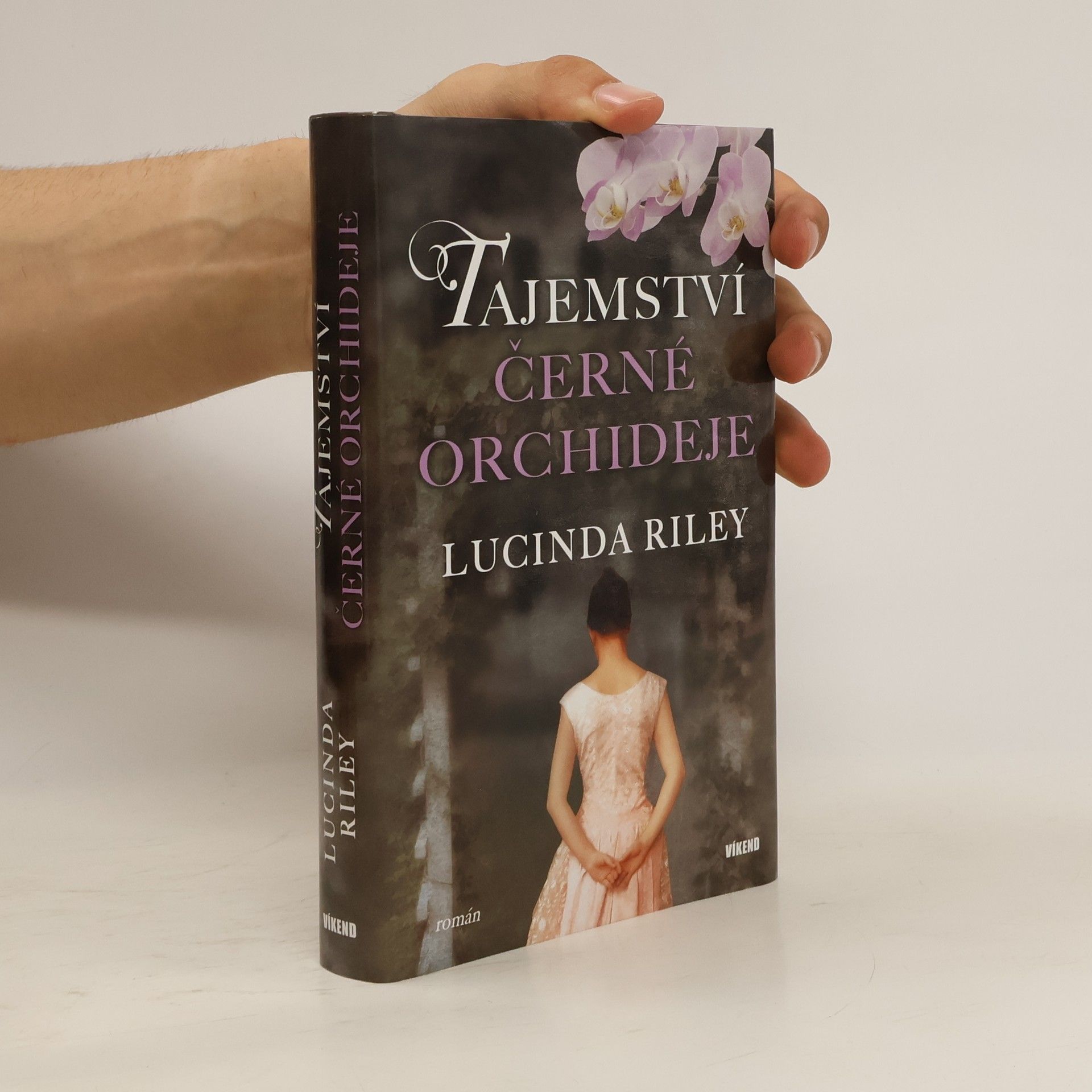 Lucinda Riley Tajemství černé orchideje