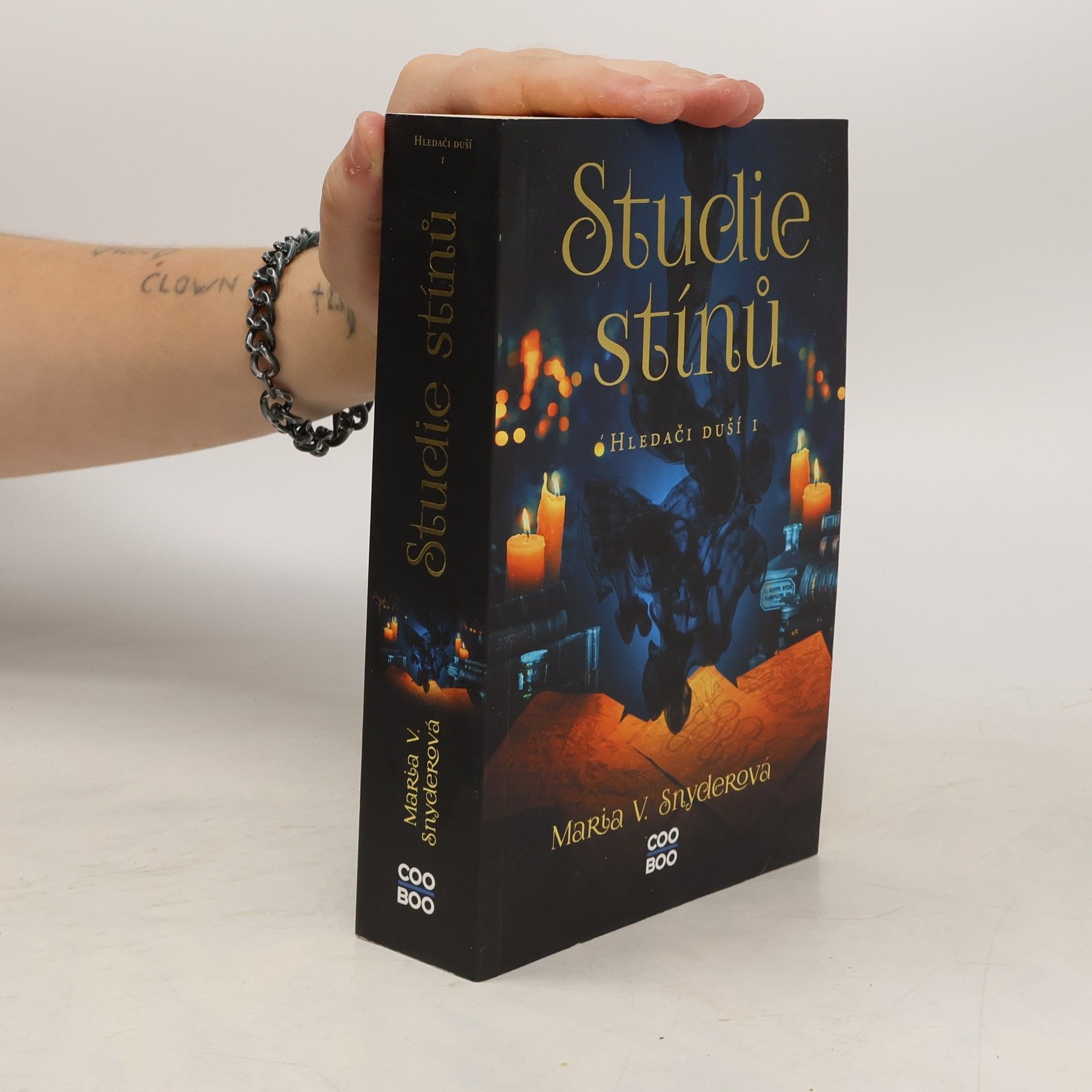 Maria V. Snyder Studie stínů. Hledači duší I.