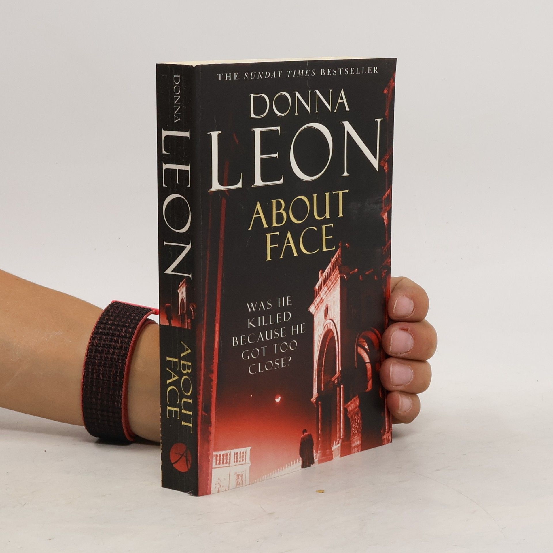 Donna Leon About Face