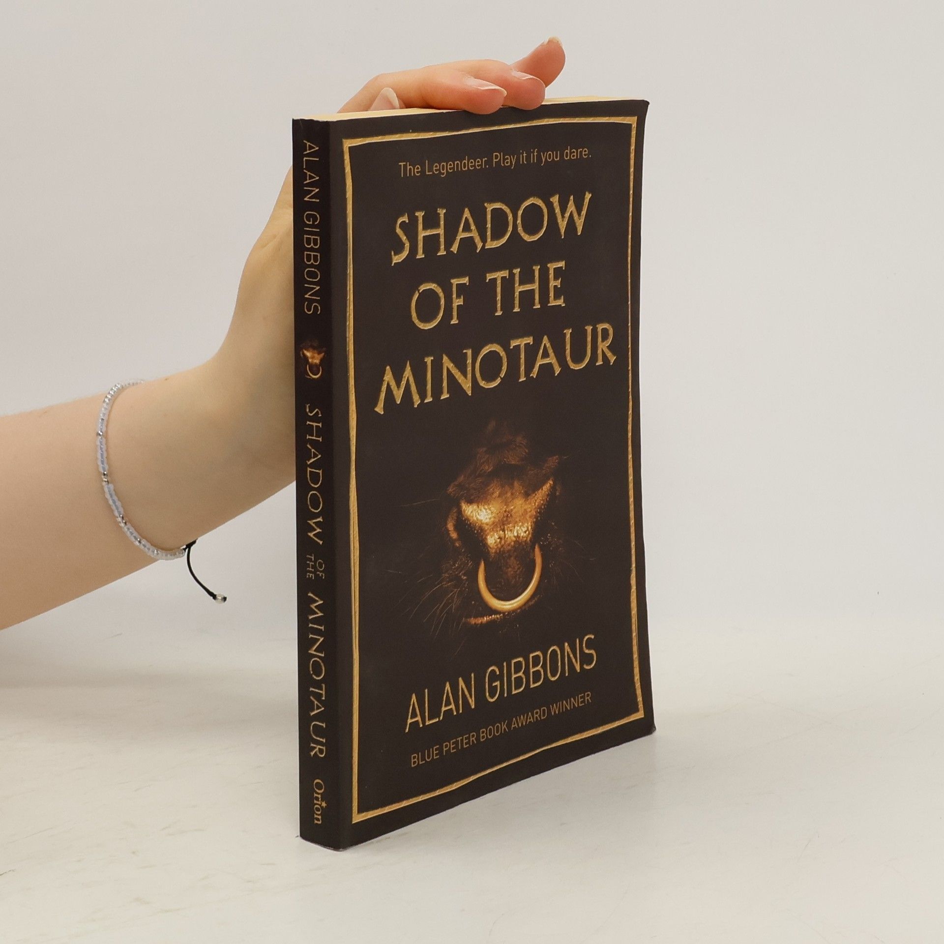 Alan Gibbons Shadow of the Minotaur