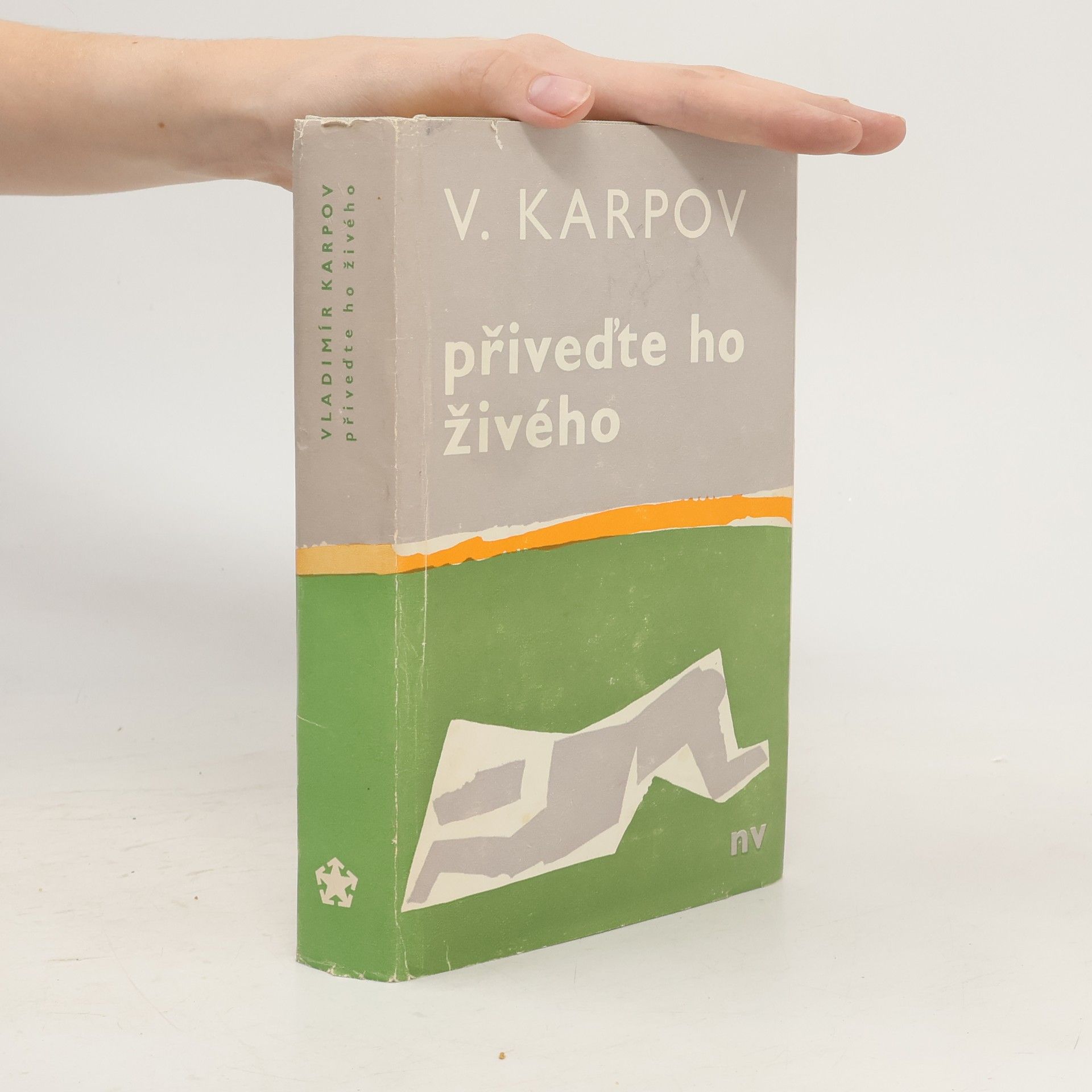 V. Karpow Přiveďte ho živého