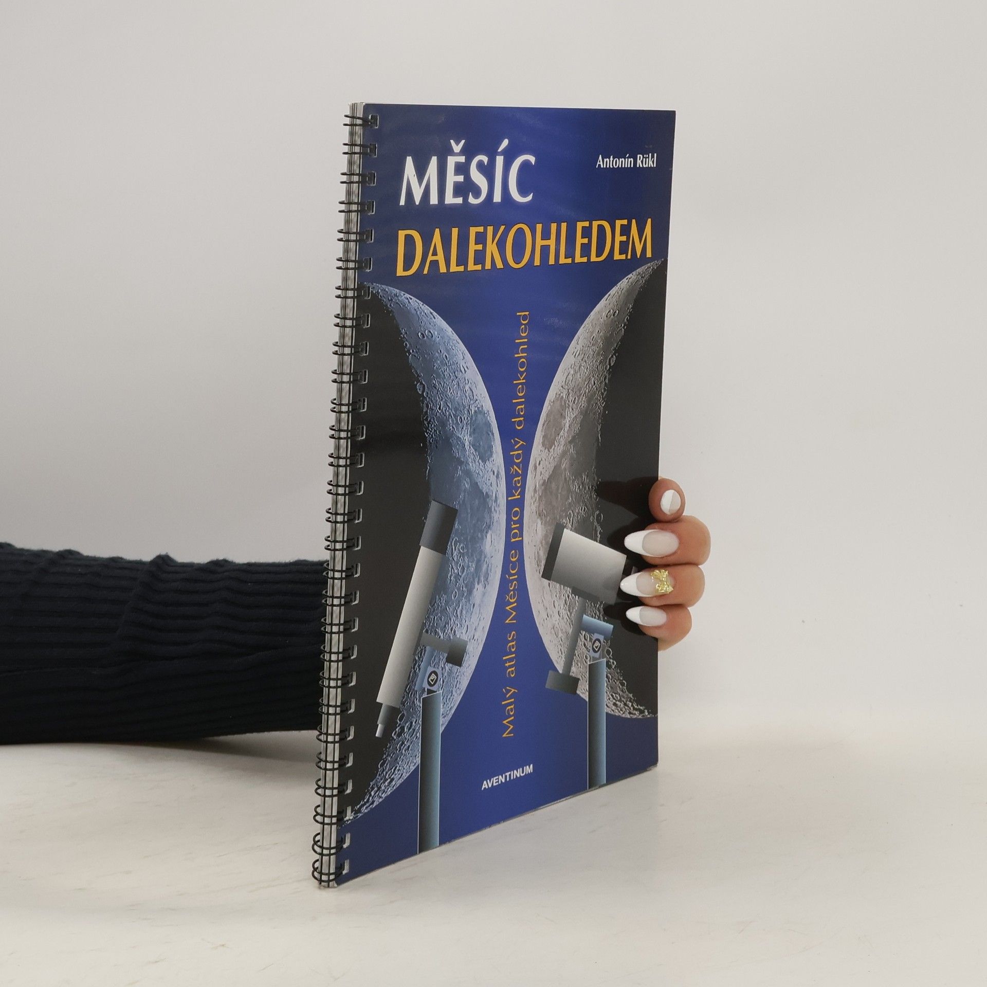 Antonín Rükl Měsíc dalekohledem