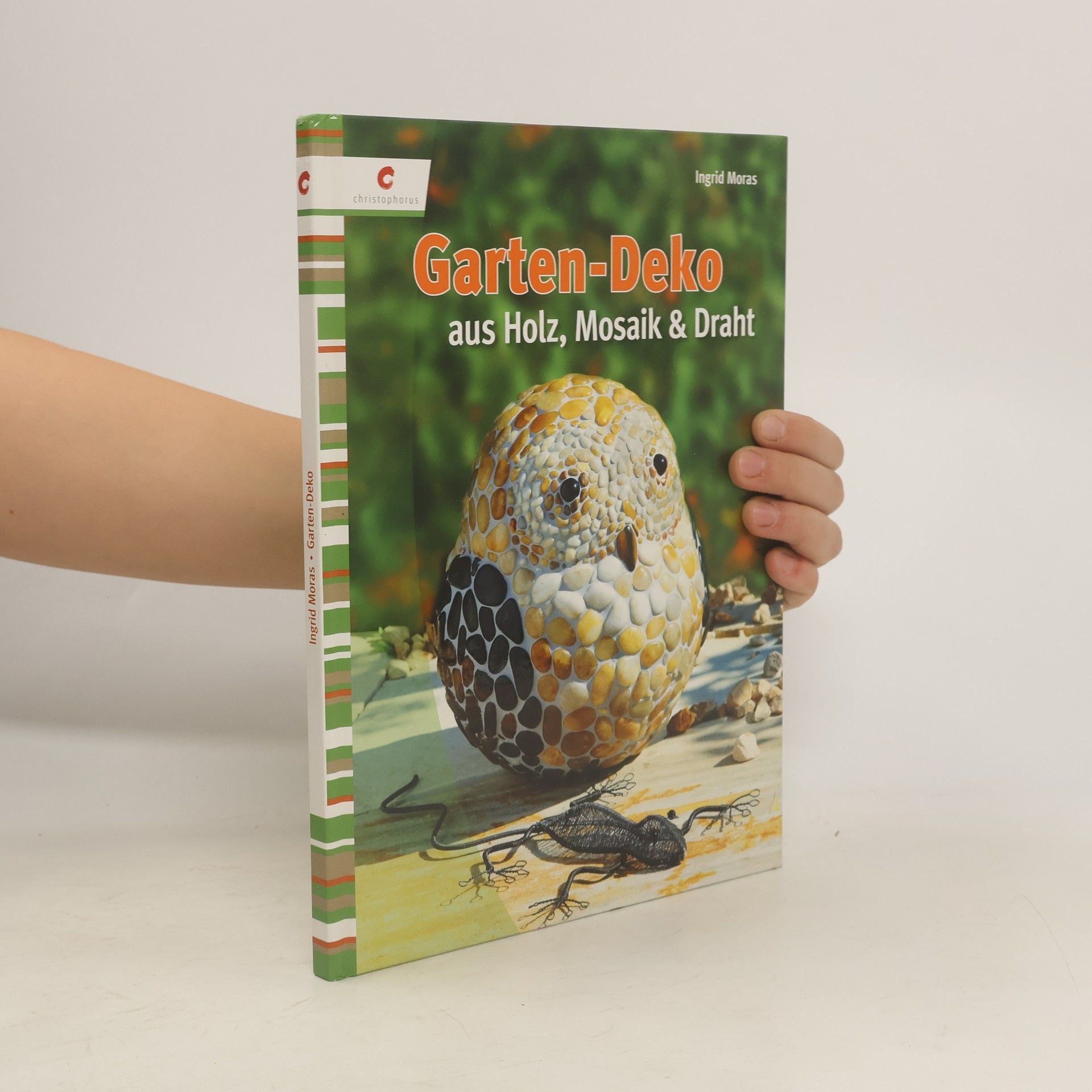 Ingrid Moras Garten-Deko aus Holz, Mosaik & Draht