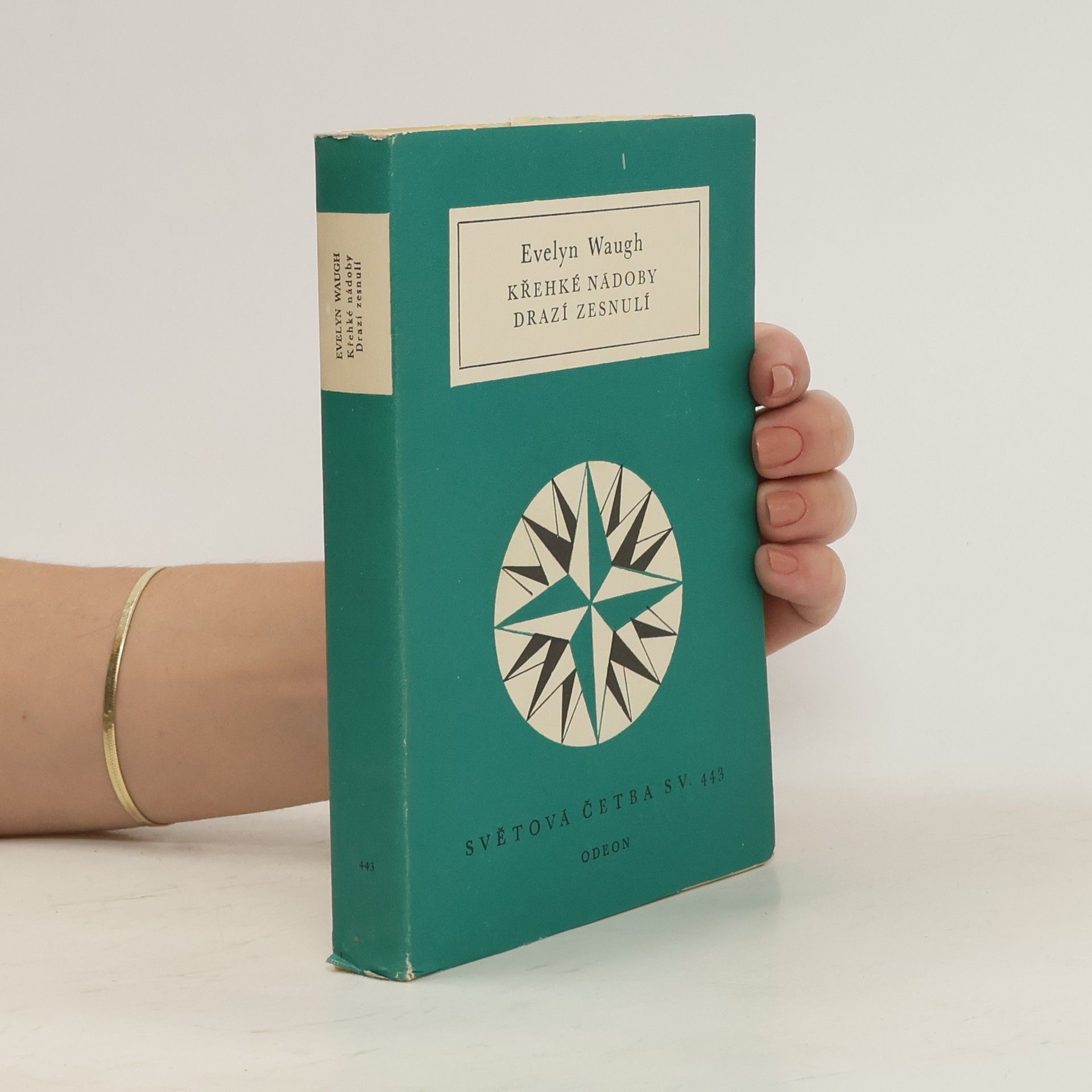Evelyn Waugh Křehké nádoby. Drazí zesnulí