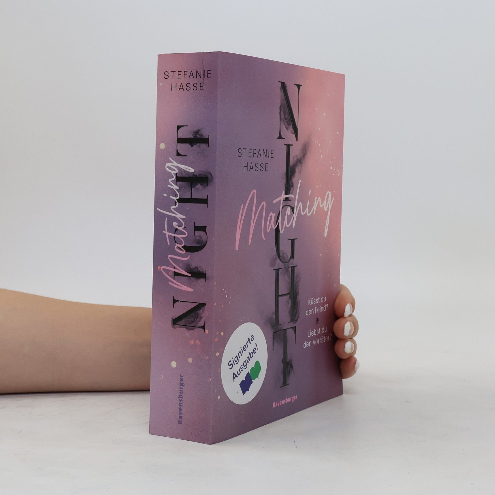 Stefanie Hasse Matching Night, Band 1 & 2: Küsst du den Feind? & Liebst du den Verräter? (Limitierte Ausgabe mit Farbschnitt Doppelband New Adult Romantic Suspense 1. Platz beim Lovelybooks Community Award)