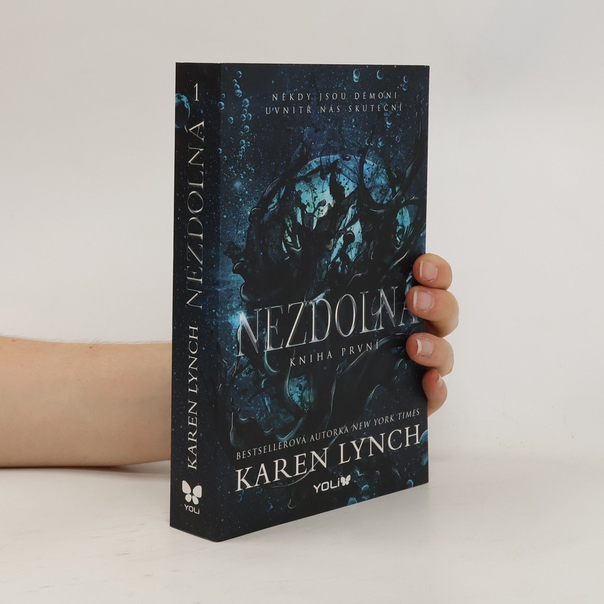 Karen Karen A. Lynch Nezdolná. Kniha první