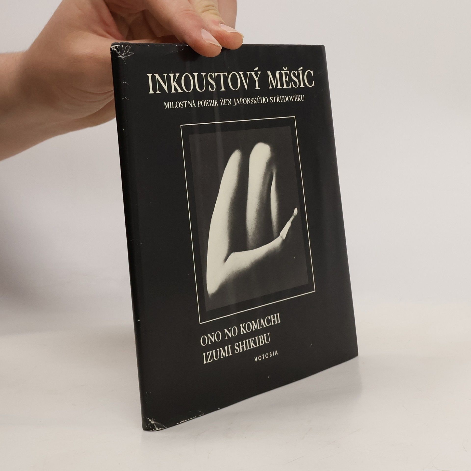 kolektiv Inkoustový měsíc: milostná poezie žen japonského středověku