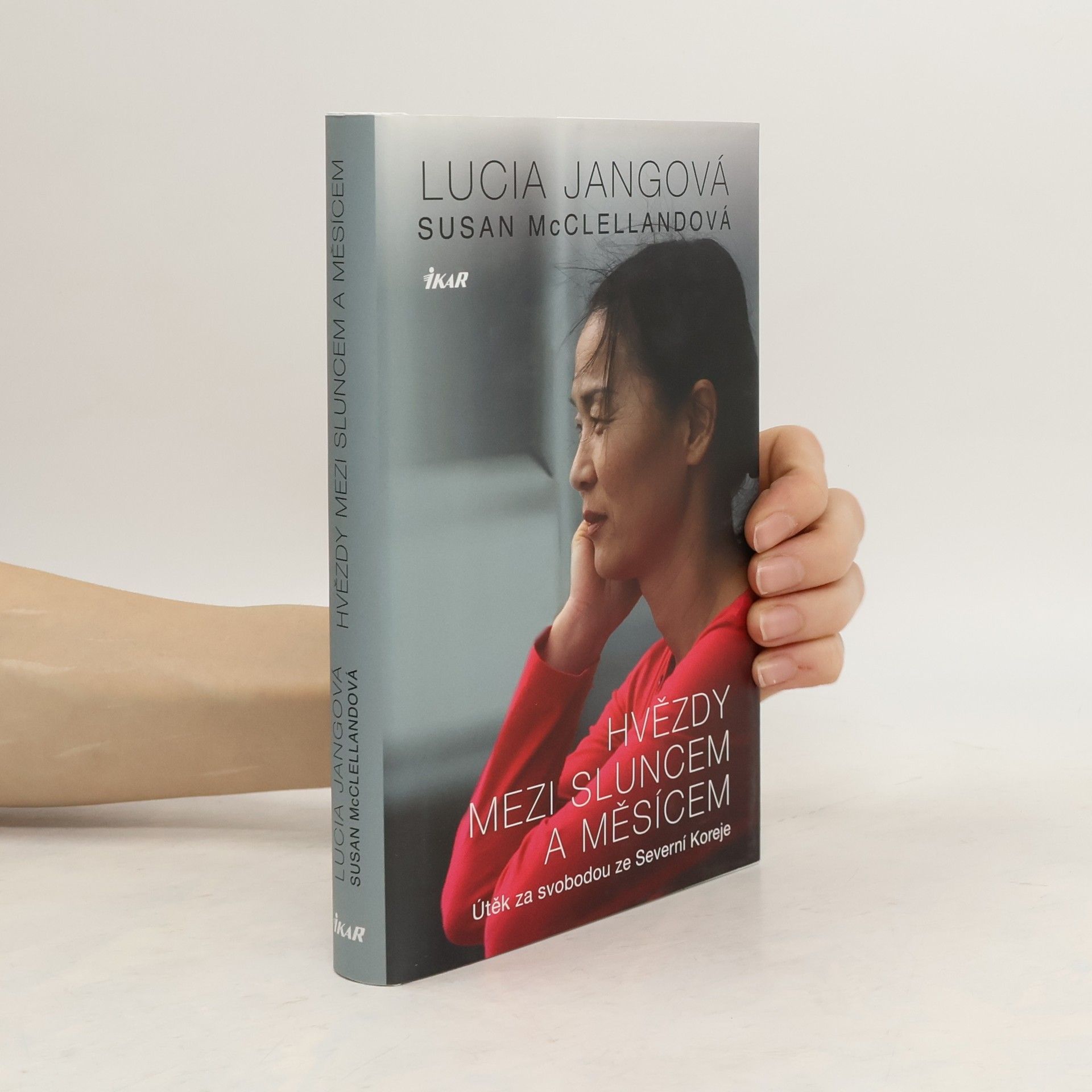 Lucia Jang Hvězdy mezi sluncem a měsícem : útěk za svobodou ze Severní Koreje